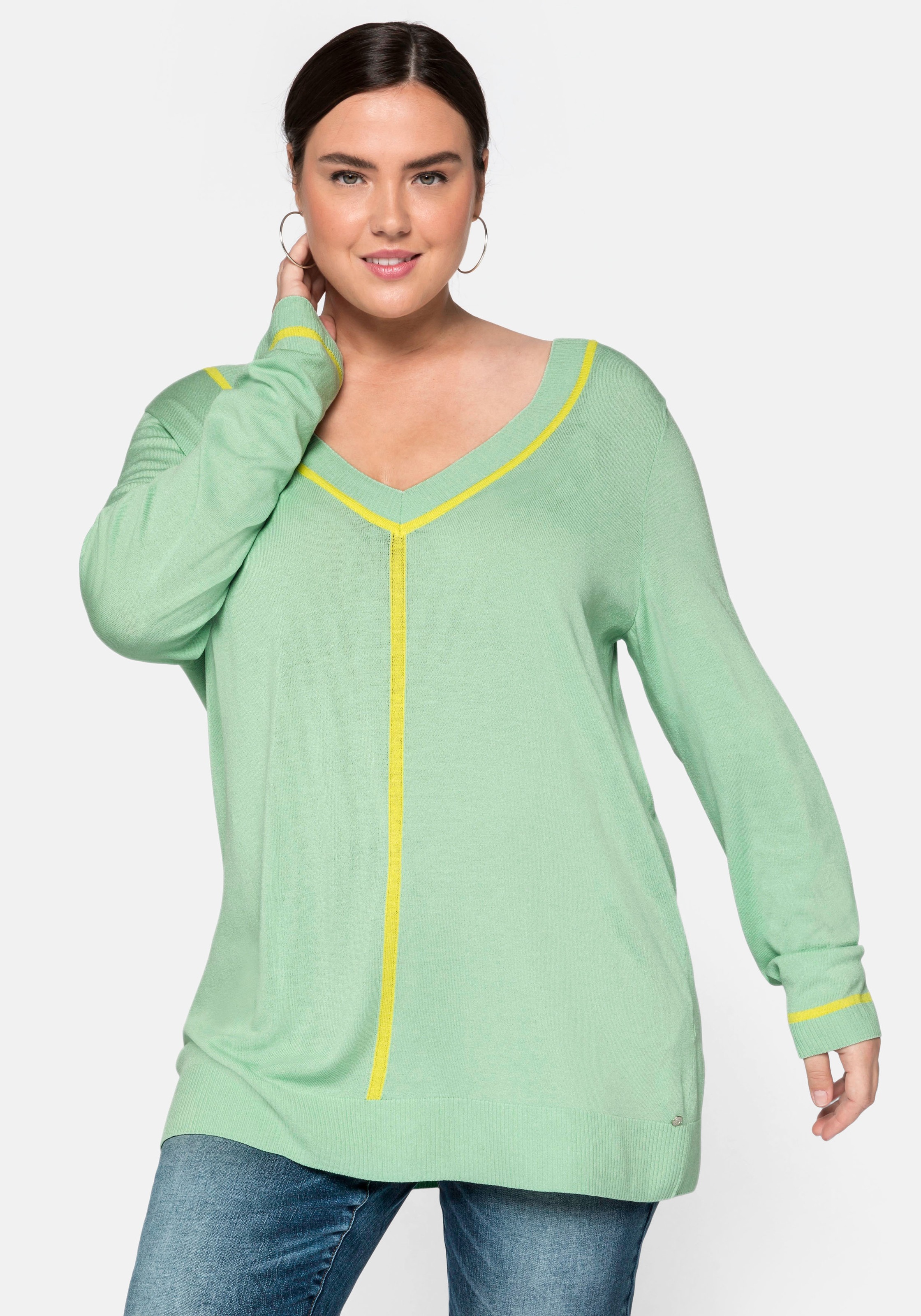 Sheego V-Ausschnitt-Pullover, mit tiefem V-Ausschnitt und Kontraststreifen