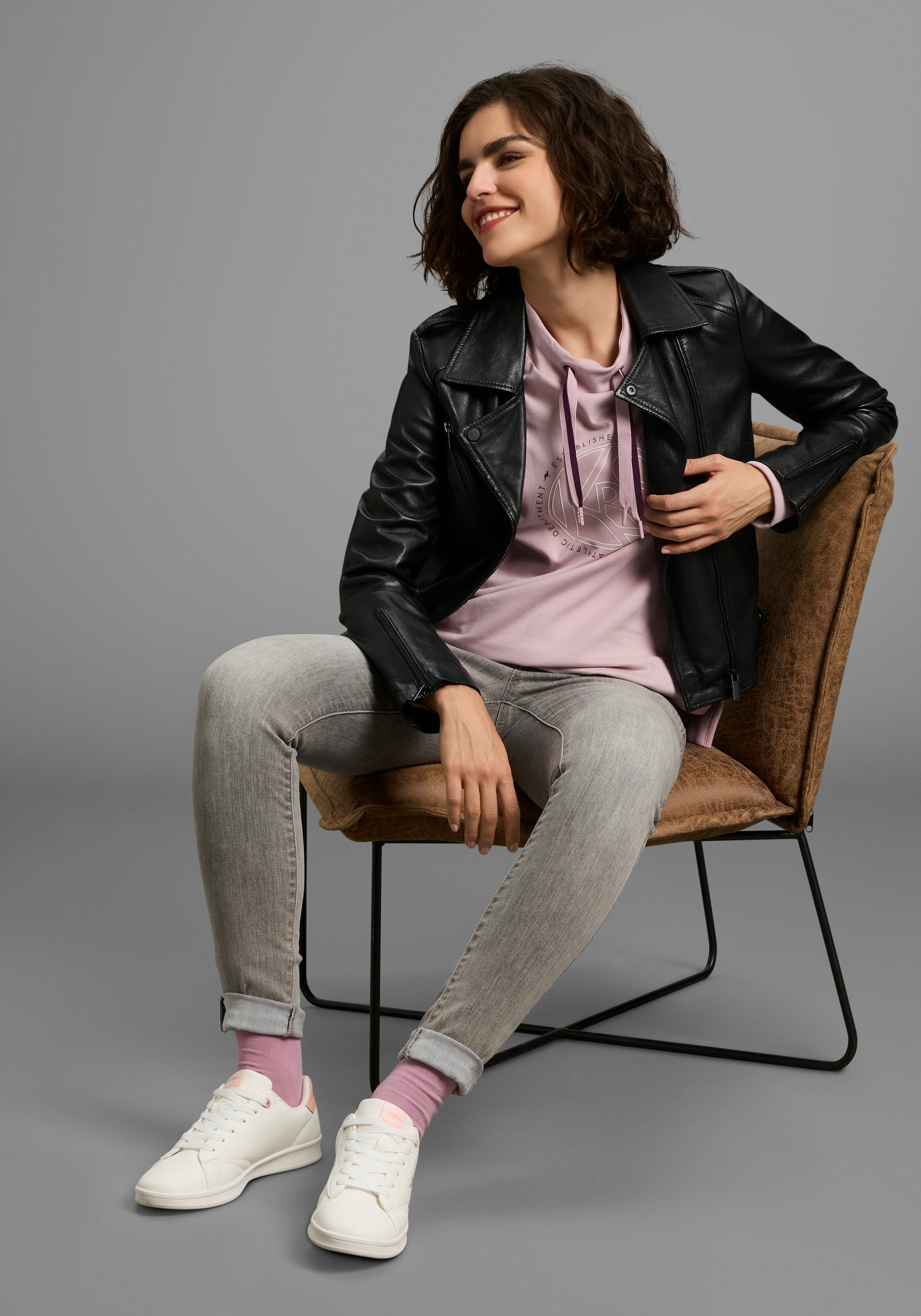 KangaROOS Sweatshirt, mit Stehkragen und Frontdruck