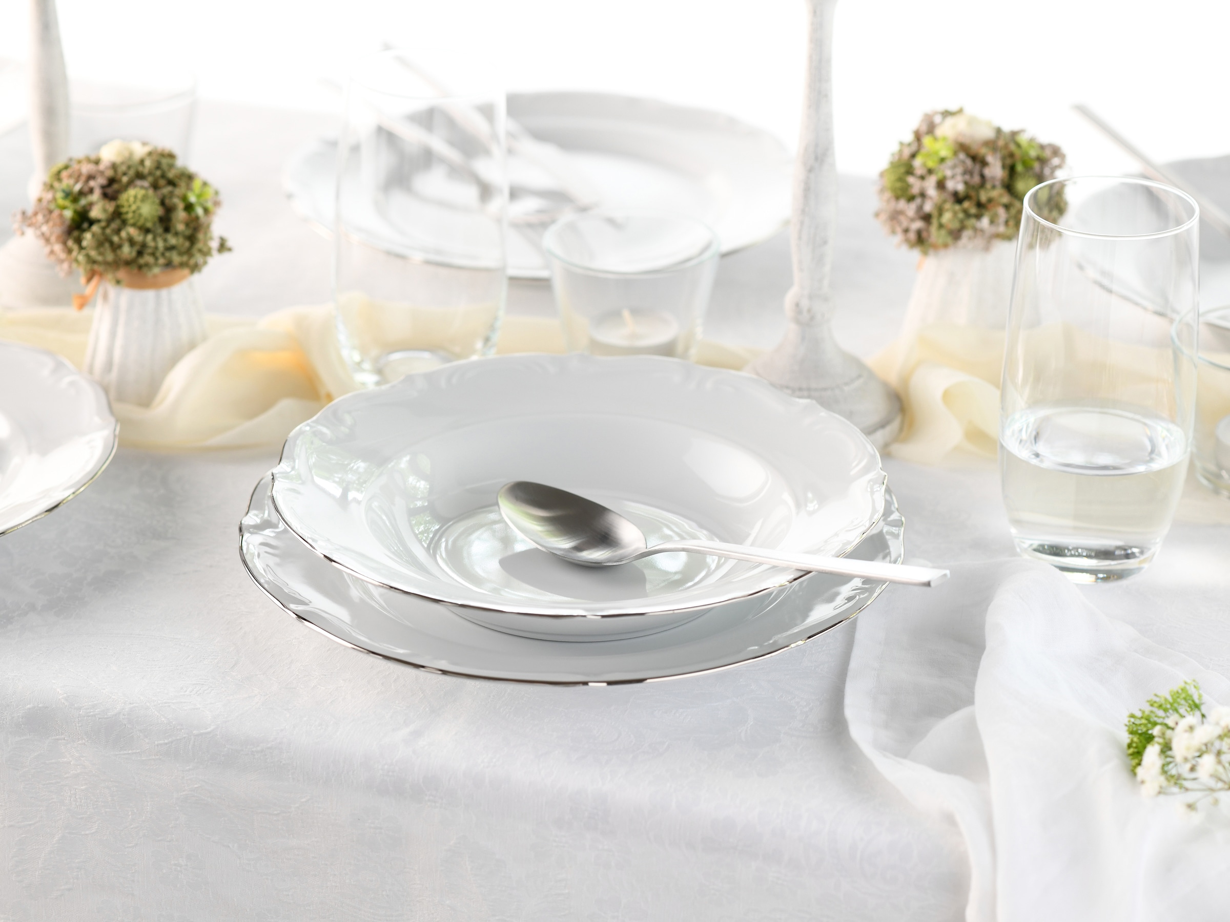CreaTable Tafelservice »Maria Theresia, Tafel-Service 12-tlg« Teller Set, Traditionelle Porzellanform