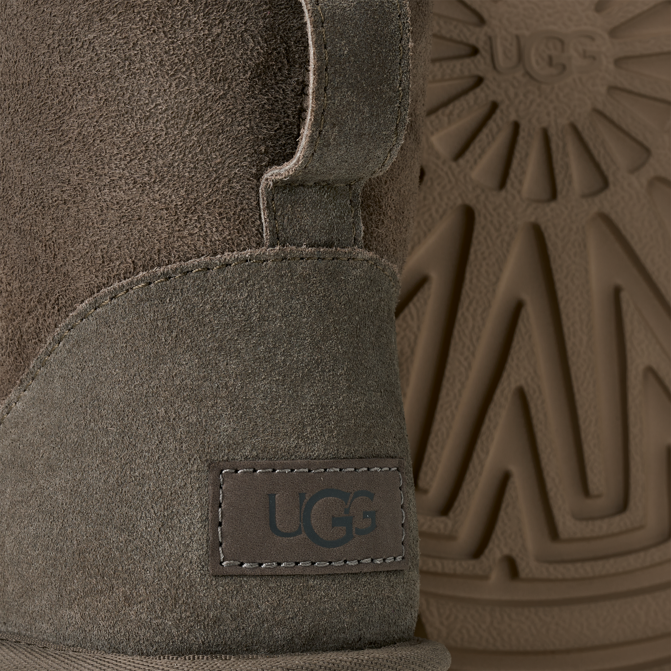 UGG Schlupfboots »W CLASSIC MINI II«  , Bequemschuh, Freizeitschuh im Twinface-Design