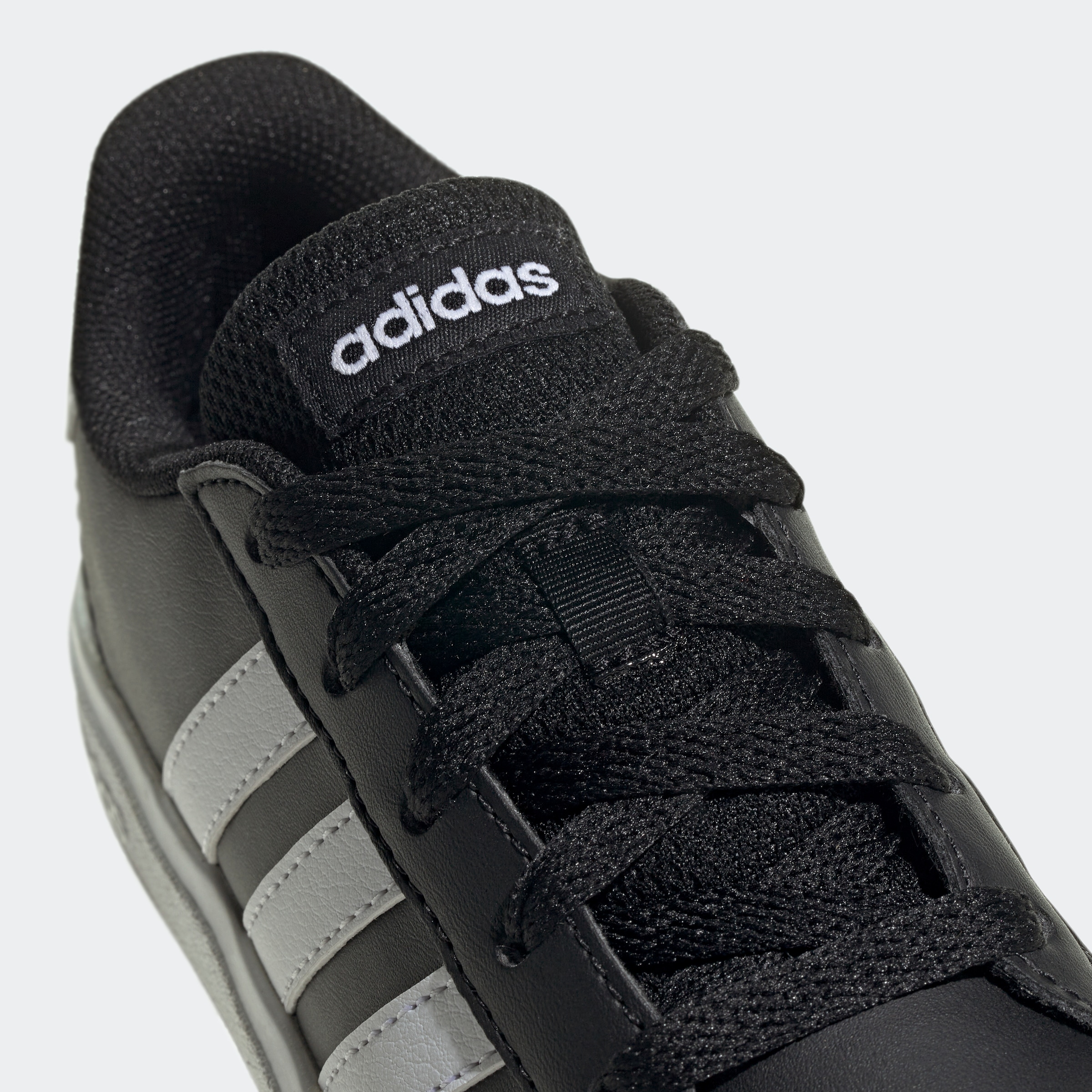 adidas Sportswear Sneaker »GRAND COURT LIFESTYLE TENNIS LACE-UP«, Design auf den Spuren des adidas Superstar