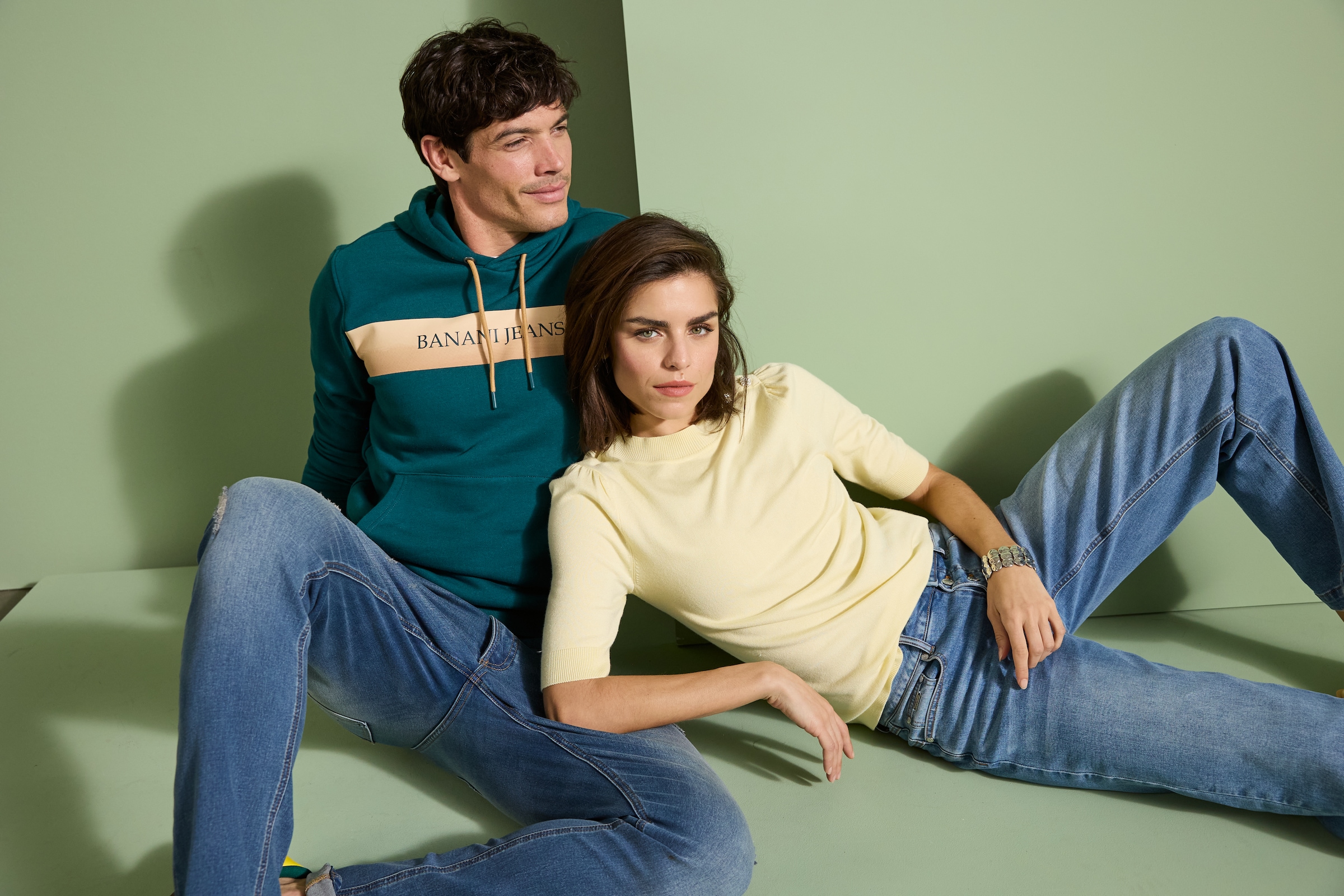 Bruno Banani Kurzarmpullover mit Glitzerknöpfen, Trendfarbe - Butter Yellow