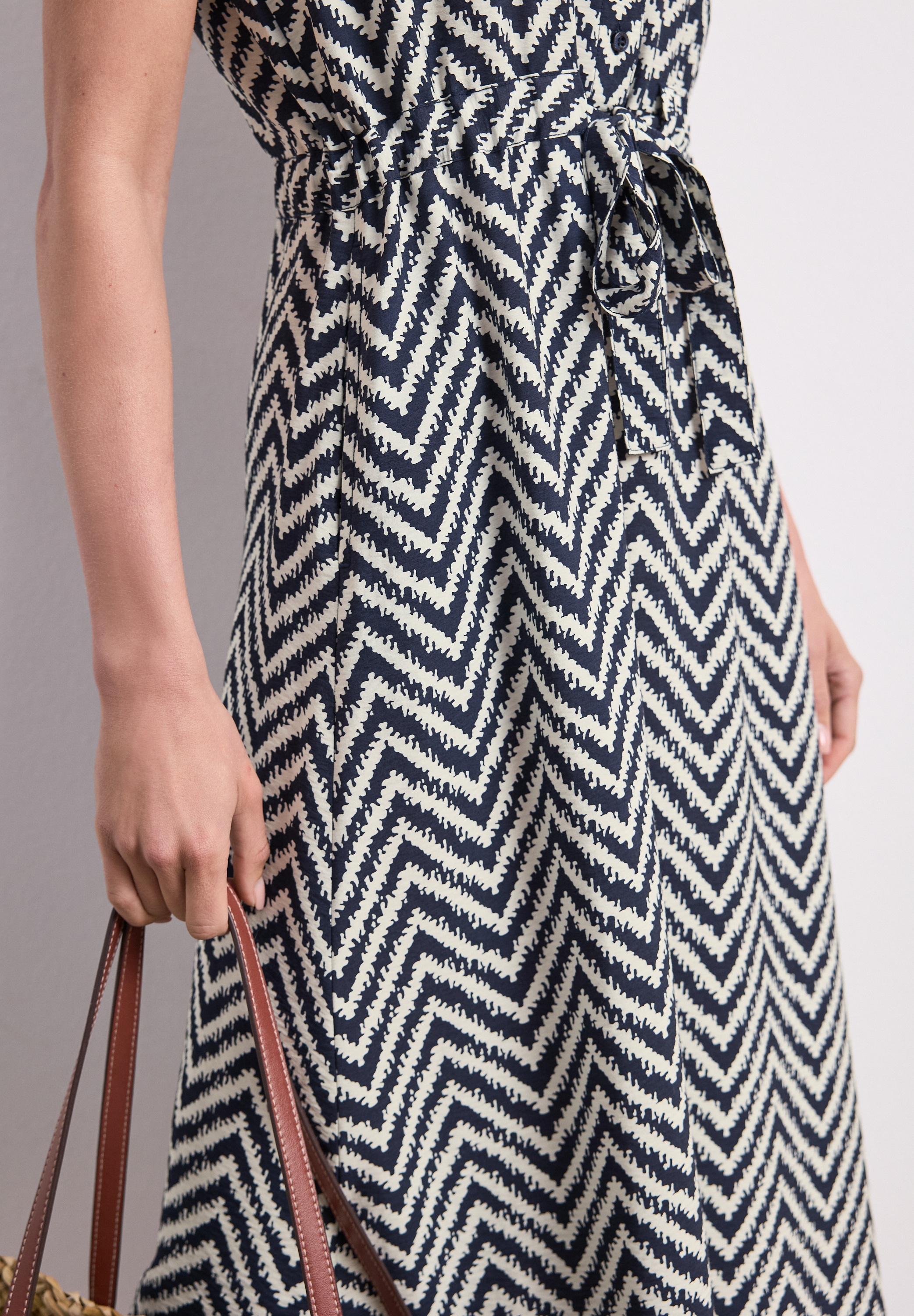 STREET ONE Midikleid Eingrifftaschen Sommerkleid mit Zick-Zack-Muster