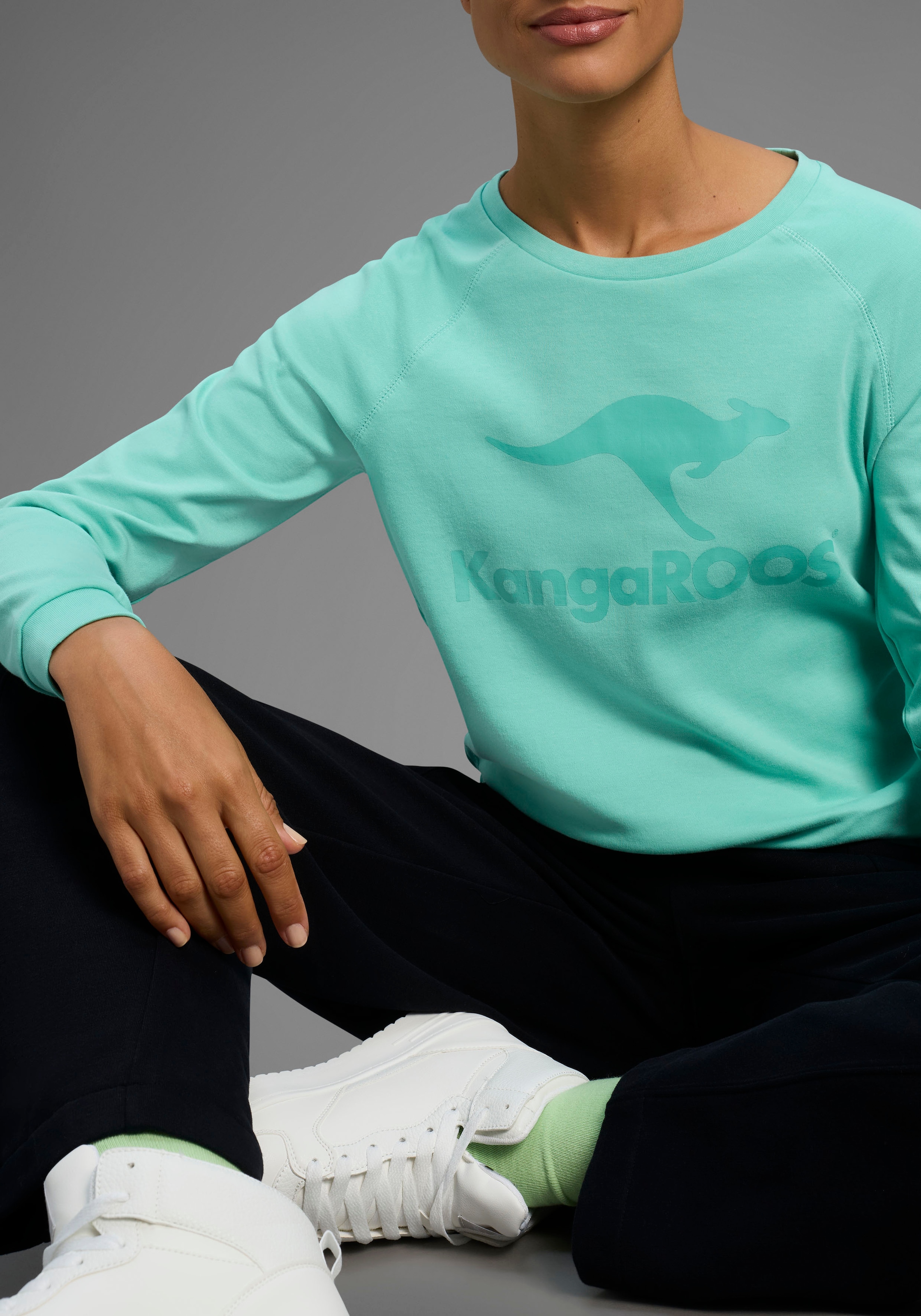 KangaROOS Sweatshirt, Langarm, figurumspielender Schnitt, mit Print, Rundhalsausschnitt