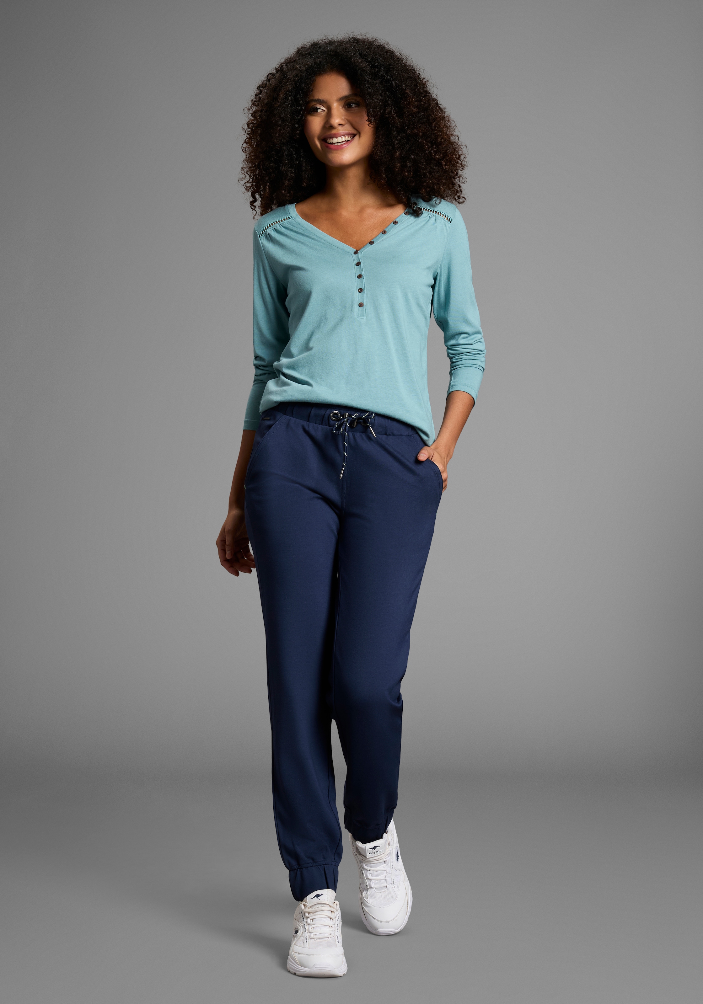 KangaROOS Langarmshirt mit Knopfleiste und süßen Details