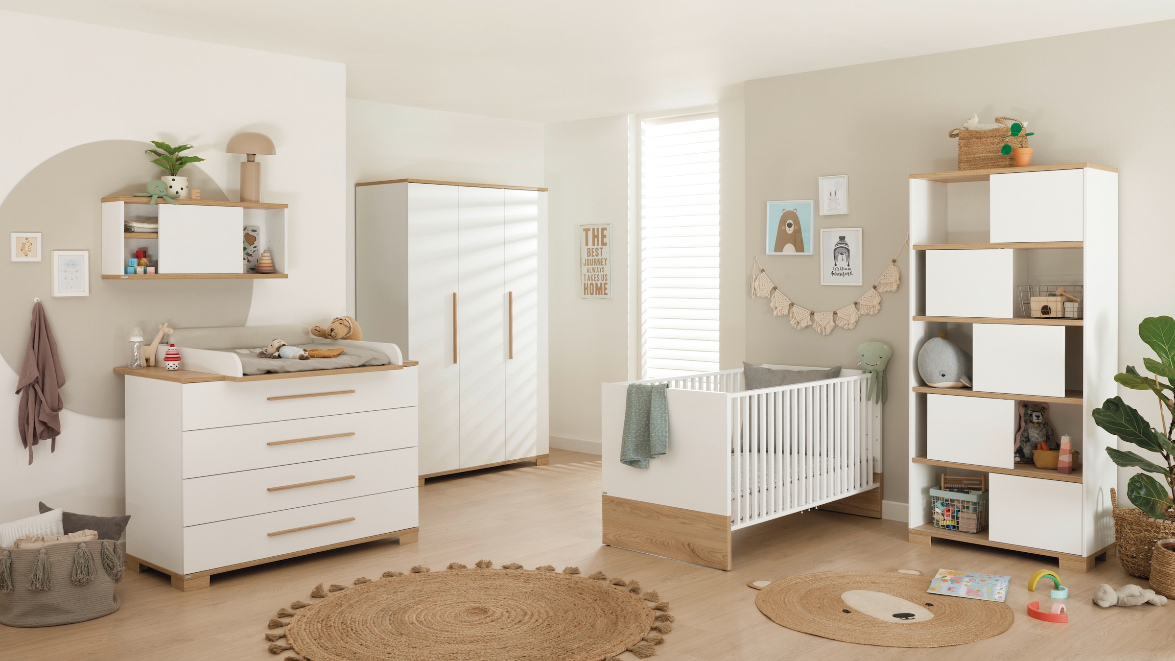 PAIDI Babymöbel-Set »YOLANDA, 4-teiliges Babyzimmer in Weiß, hochwertiges Komplettset« Spar-Set, 70x140cm Babybett, Kleiderschrank 3-türig, Wickelkommode & Aufsatz, 4 tlg. Kinderzimmer, Soft-Close-Funktion, mitwachsendes Bett inkl. Lattenrost