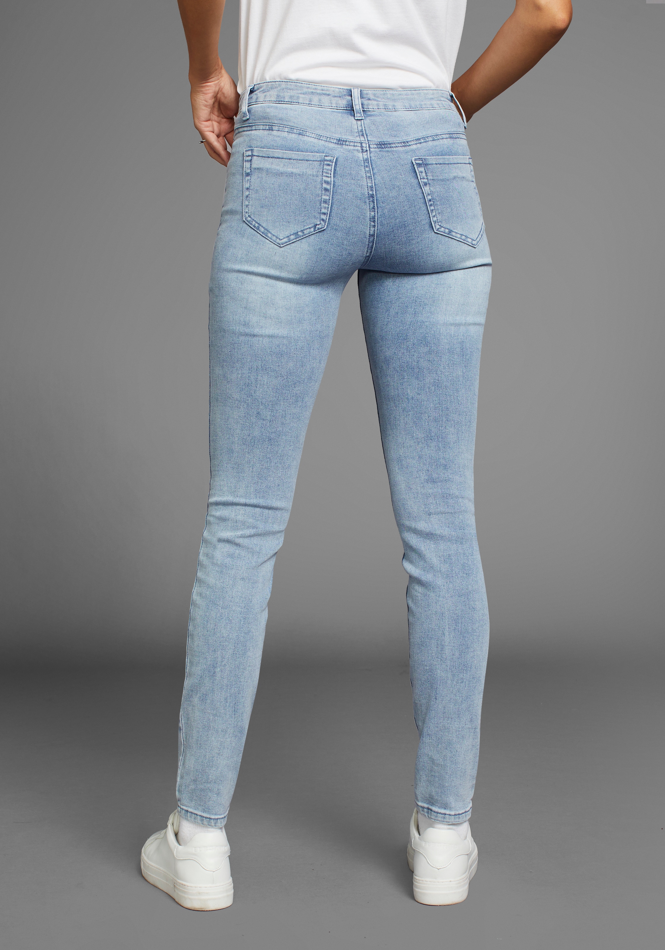Arizona Skinny-fit-Jeans »Ultra-Stretch«, extra-enger Beinverlauf, normale Leibhöhe, mit Eingrifftaschen