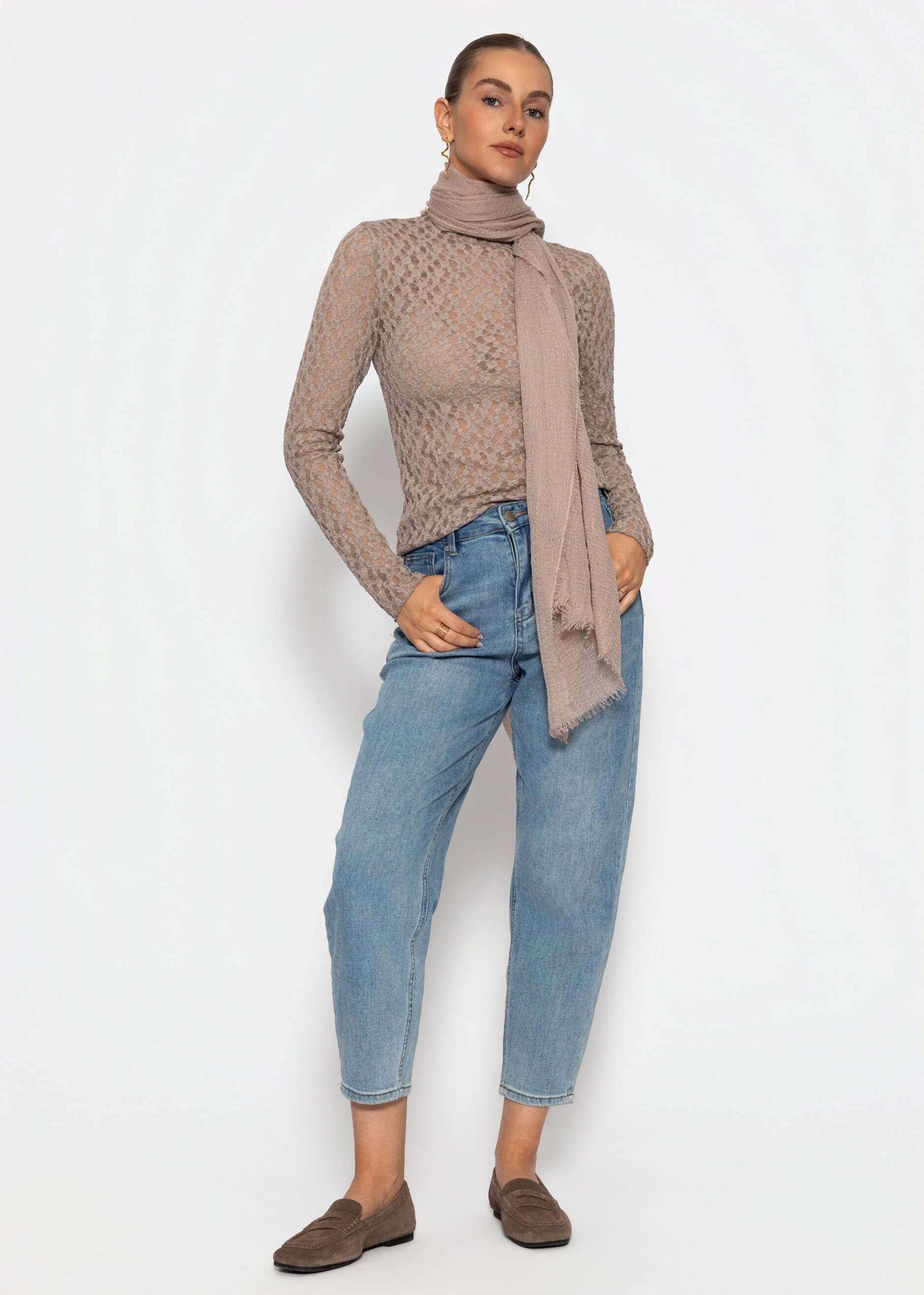SASSYCLASSY Langarmshirt »Langarmshirt aus Spitze« Leicht transparentes Top mit Stehkragen in figurbetontem Schnitt