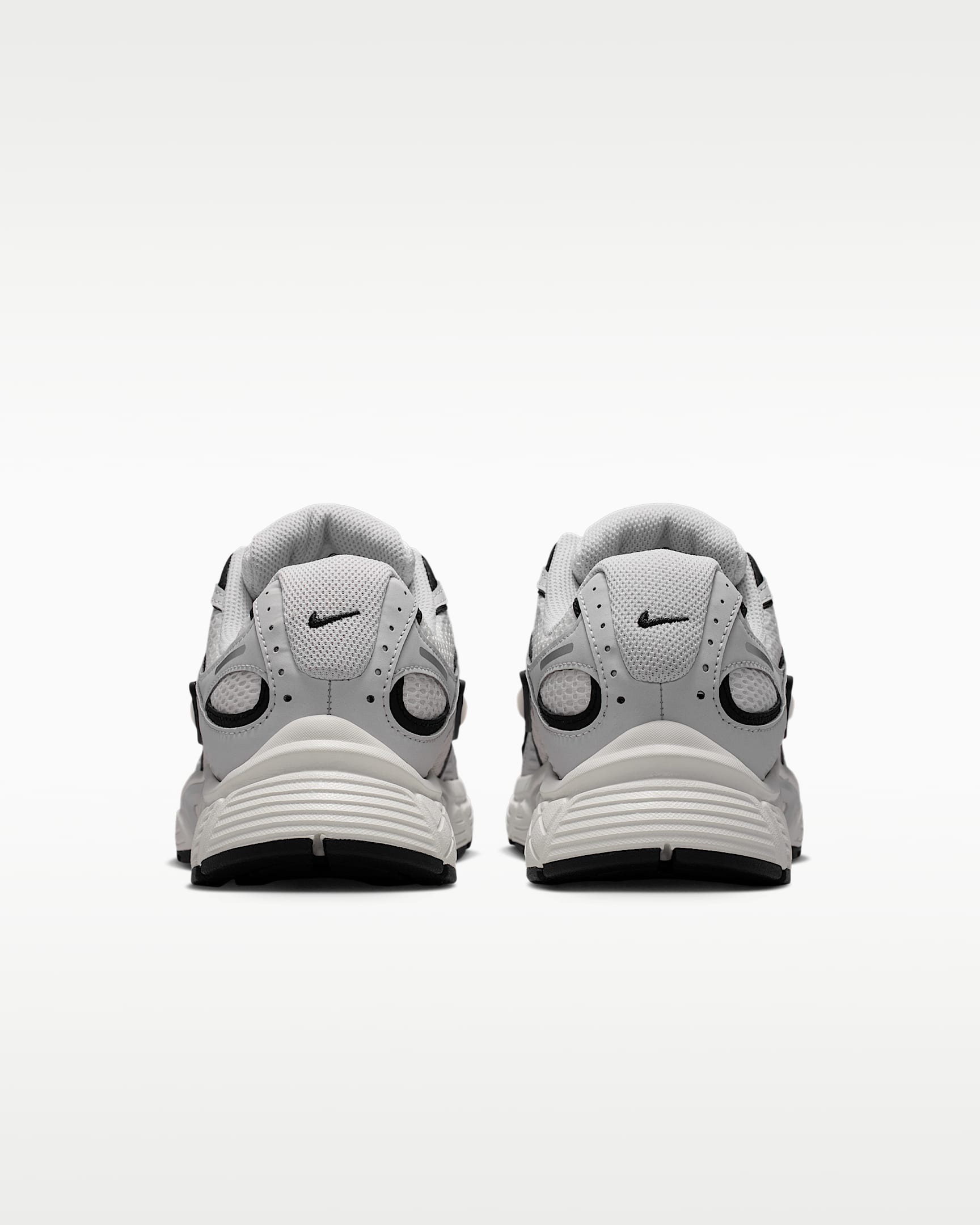 Nike Sportswear Sneaker »Nike V5 RNR«  inspiriert vom Design des Y2K Nike Vomero 5