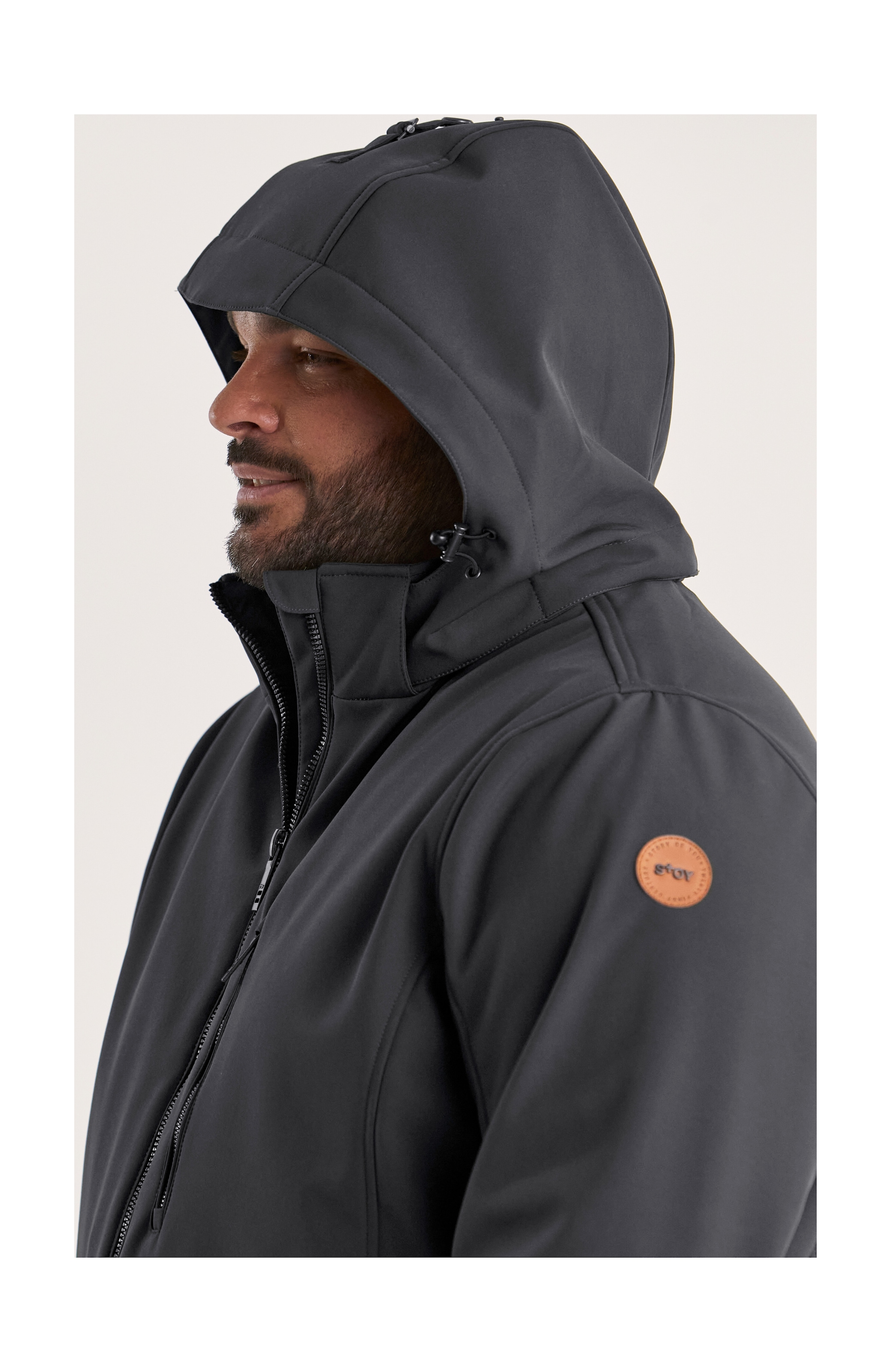 STOY Softshelljacke »STW 17 MN SFTSHLL JCKT«, Wasserabweisende, atmungsaktive Softshelljacke mit abnehmbarer Kapuze