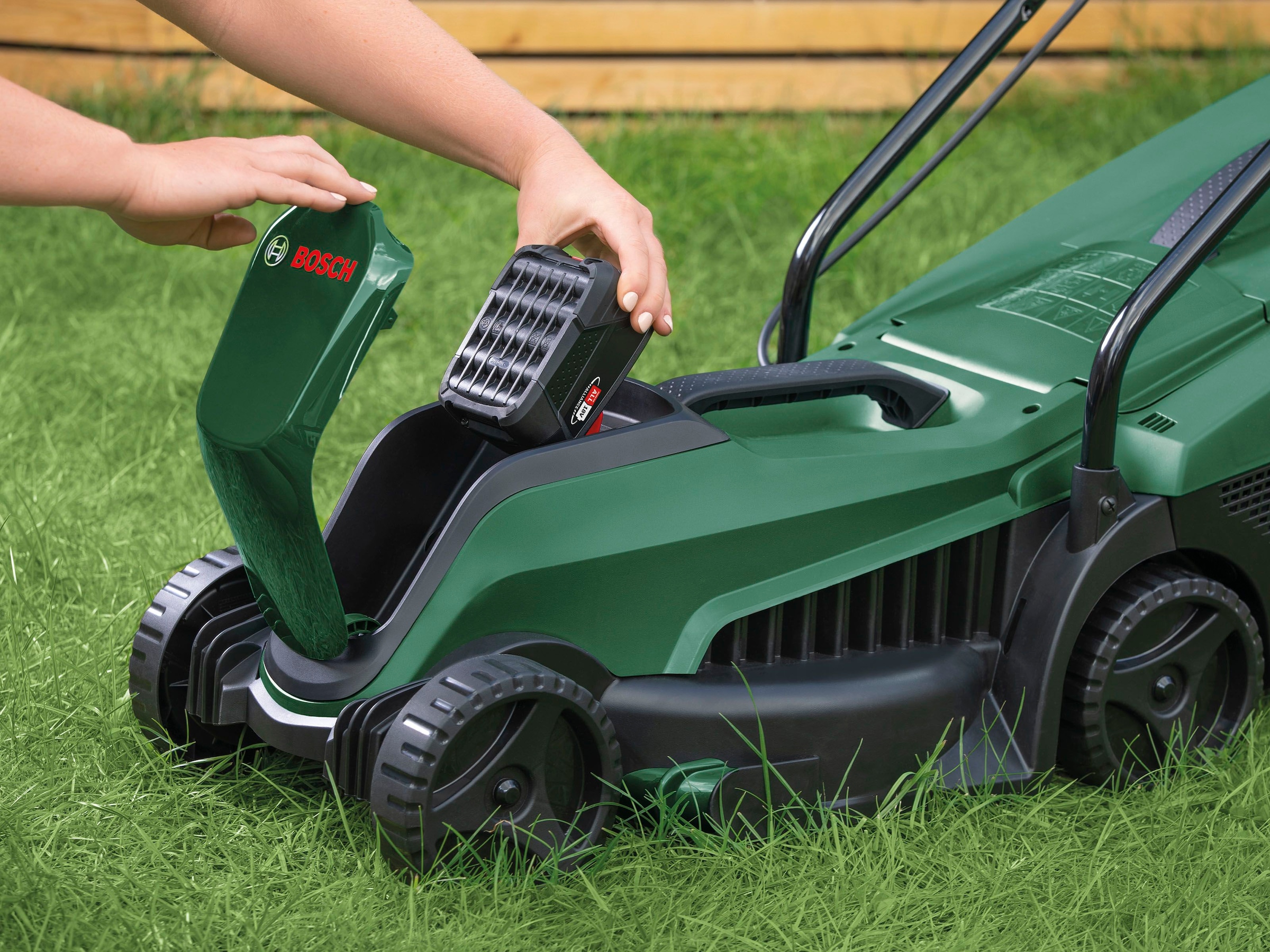 Bosch Home & Garden Akkurasenmäher »EasyMower 18V-32-200«, ohne Akku und Ladegerät