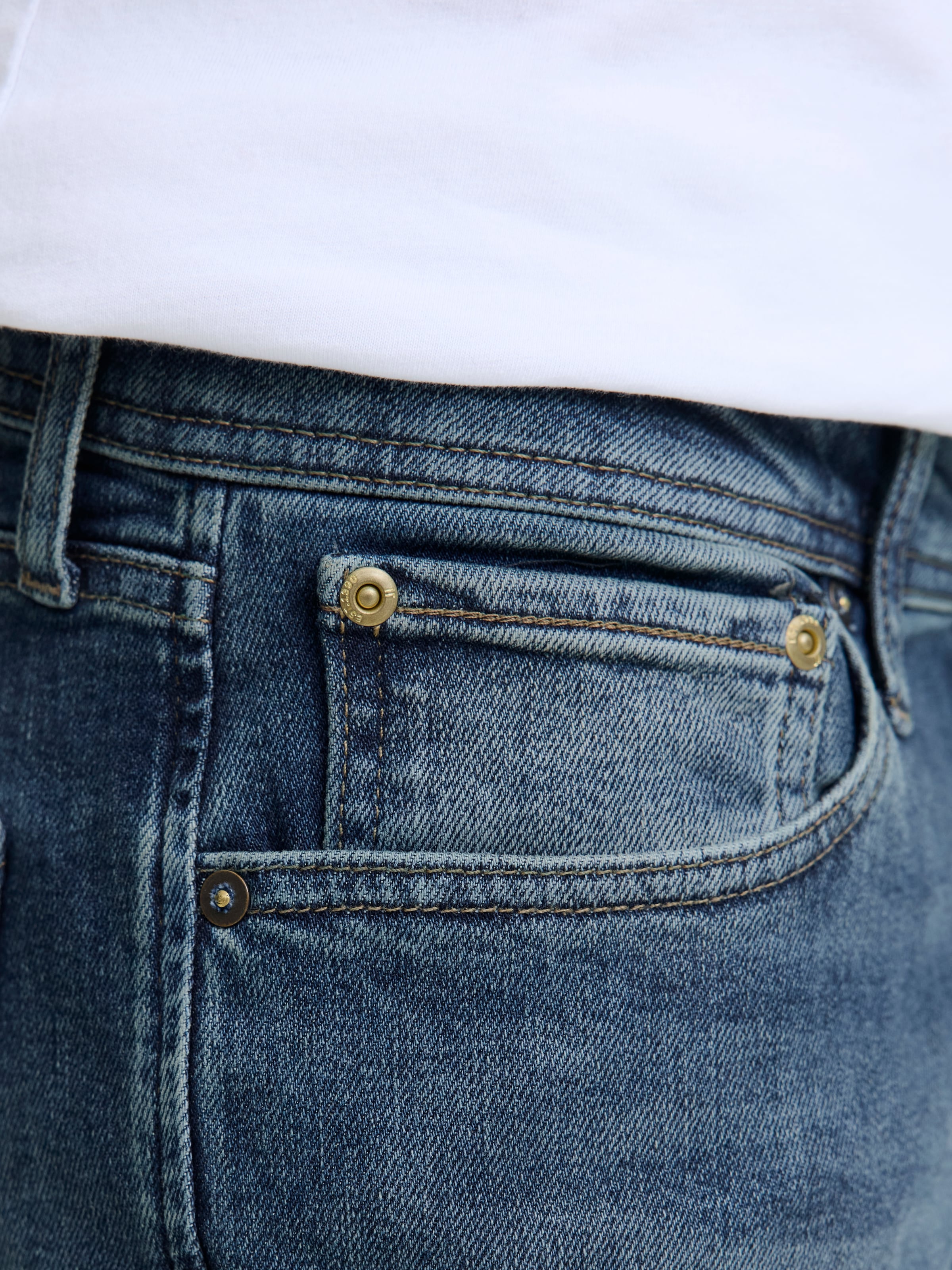 Jack & Jones Regular-fit-Jeans »JJICLARK mit Used-Look und Stretch für den Alltag«, mit Abriebeffekten