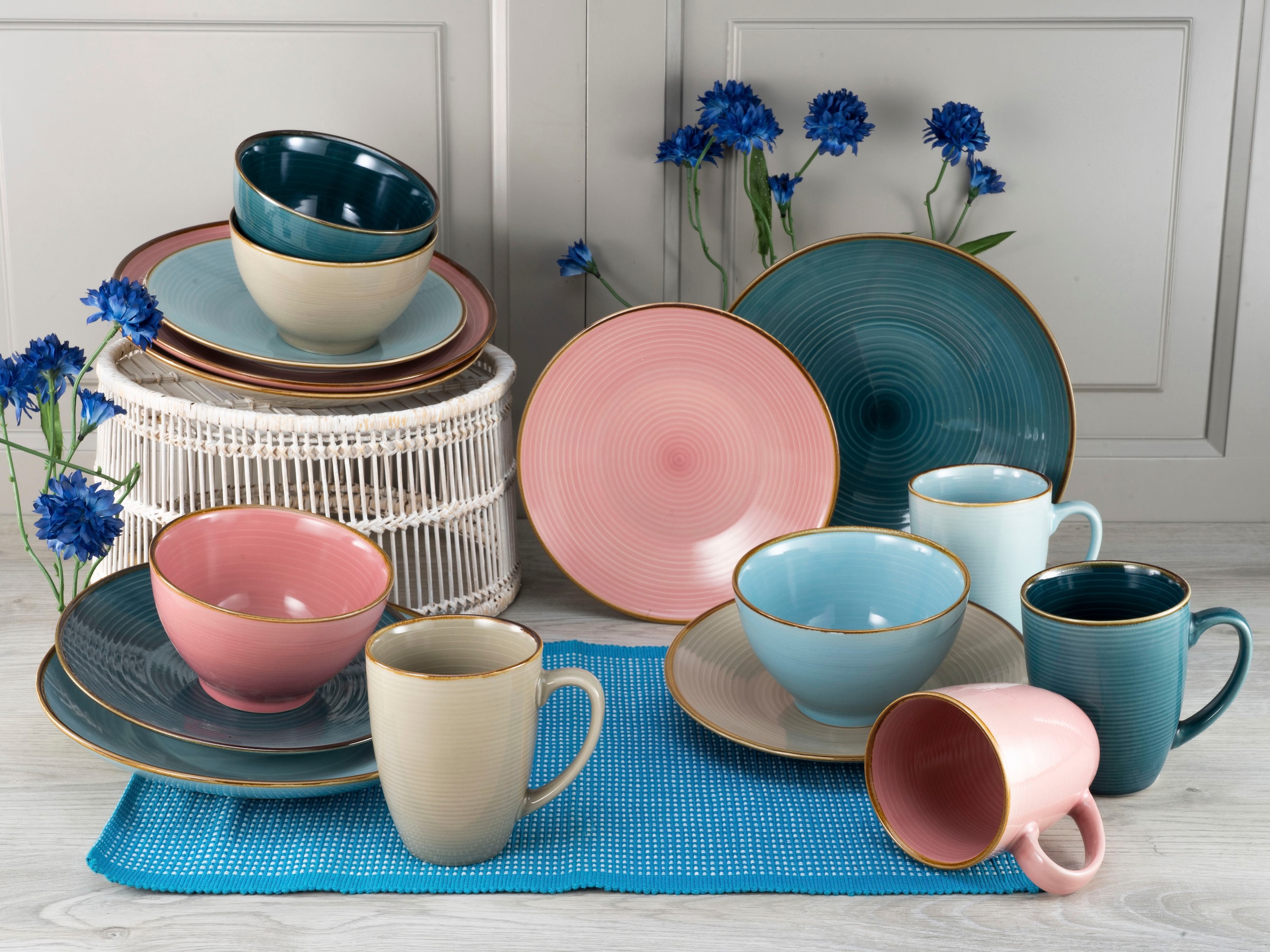 CreaTable Kombiservice »Geschirr-Set Cosy Day«, (Set, 16 tlg., Kaffeeservice und Tafelservice im Set, für 4 Personen), Service, Kreisstruktur, in Pastell-Farben, 16 Teile, für 4 Personen