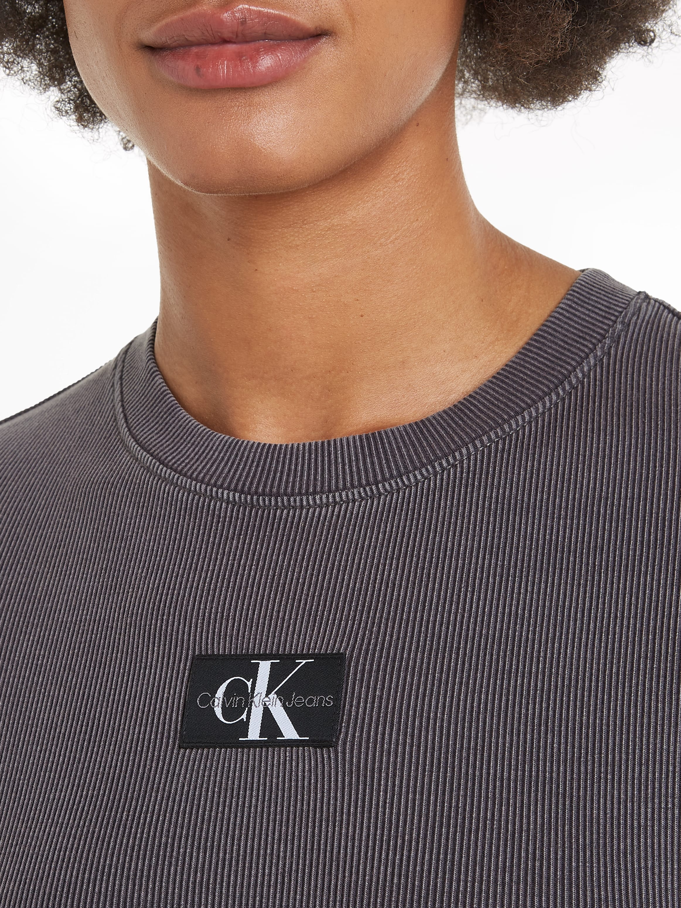 Calvin Klein Jeans T-Shirt »WASHED WOVEN LABEL RIB BABY TEE«, mit Logopatch