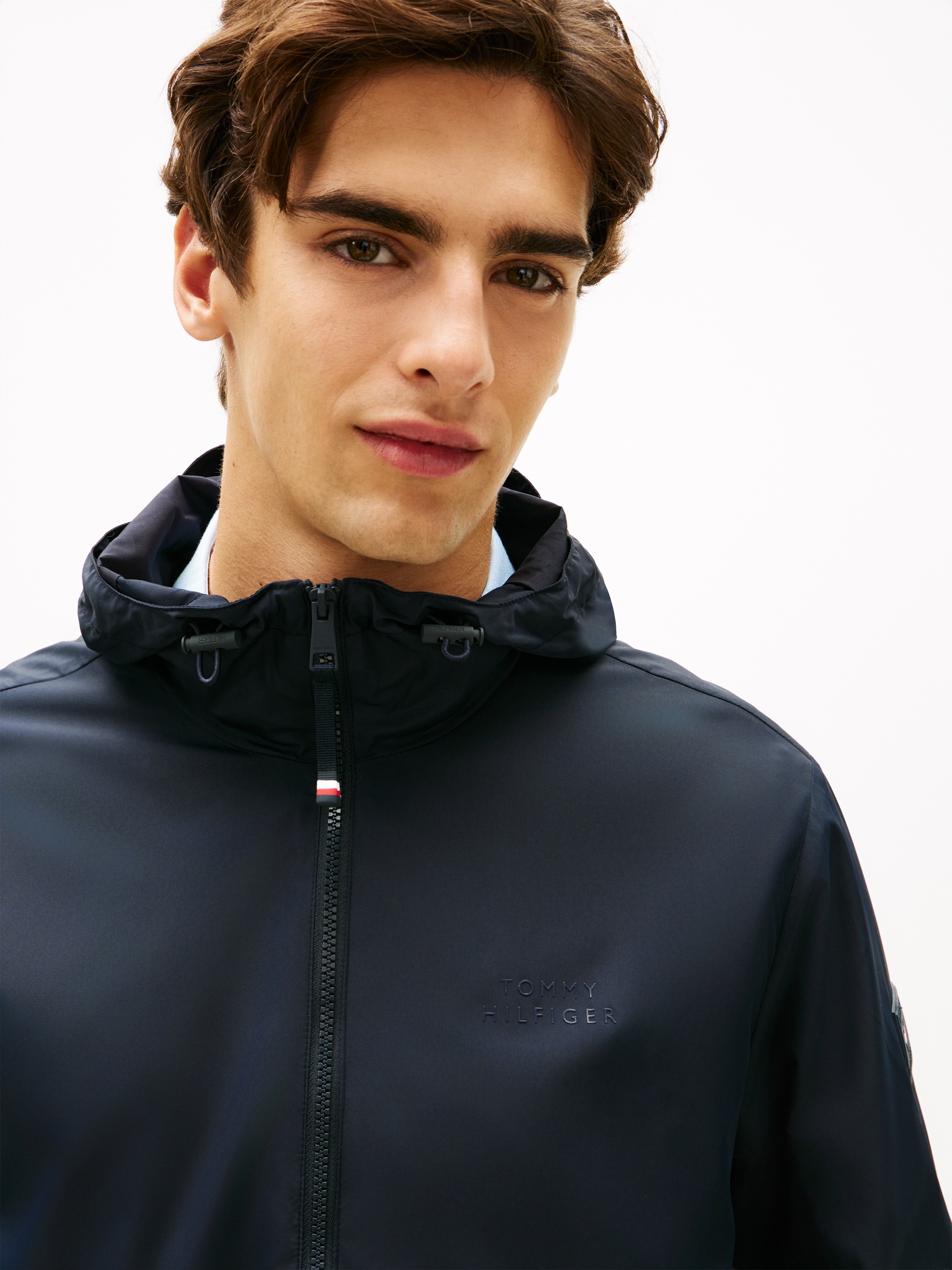 Tommy Hilfiger Allwetterjacke »BRANDED HOODED« mit Kapuze Windjacke Fahrradjacke Packable Regular fit mit Kapuze