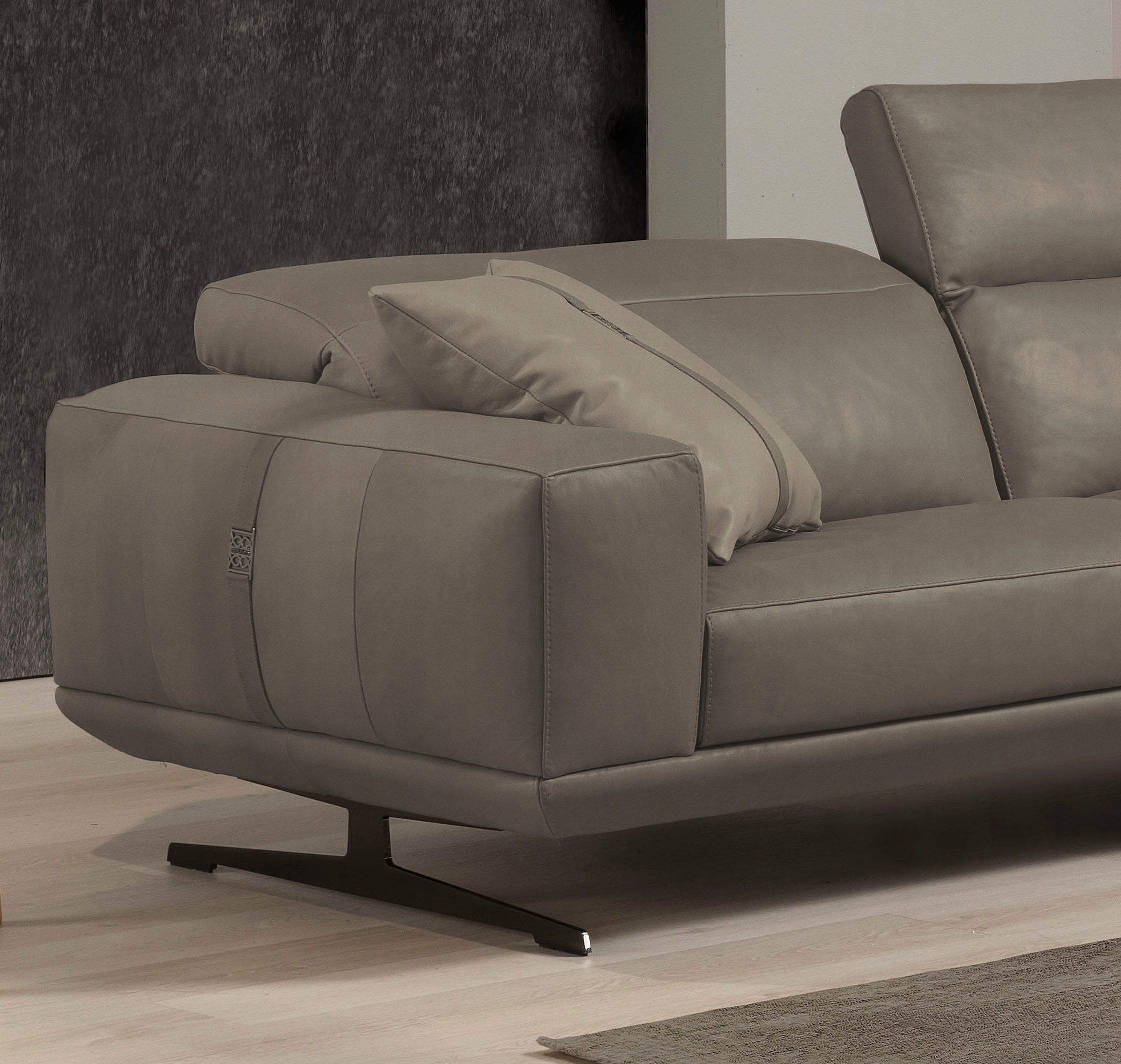 Egoitaliano 2,5-Sitzer »Gloria, super bequem und hochwertige Verarbeitung, edles Design«, beidseitig verstellbare Rückenelemente, mit Metallfüßen