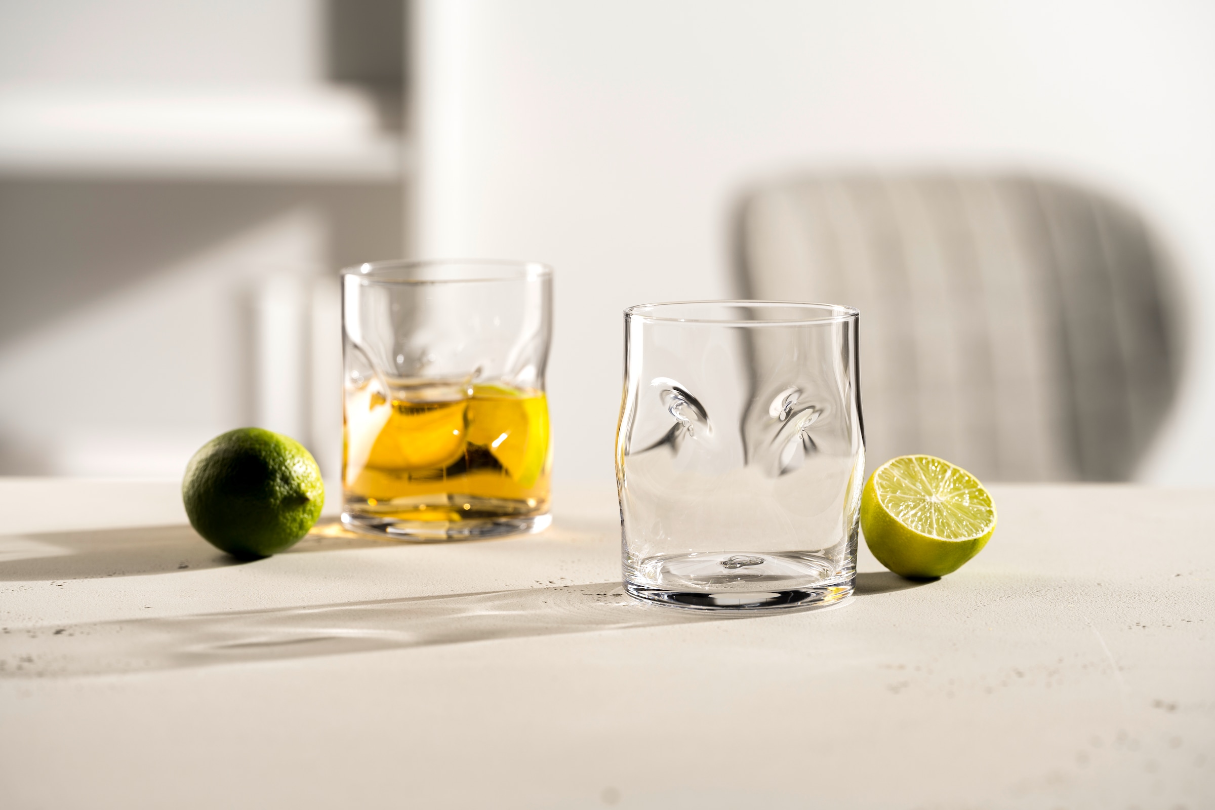 LEONARDO Gläser-Set »Trinkglas VESUVIO, 300 ml, 4er-Set« konische Form, markantes Design - mit Einquetschungen