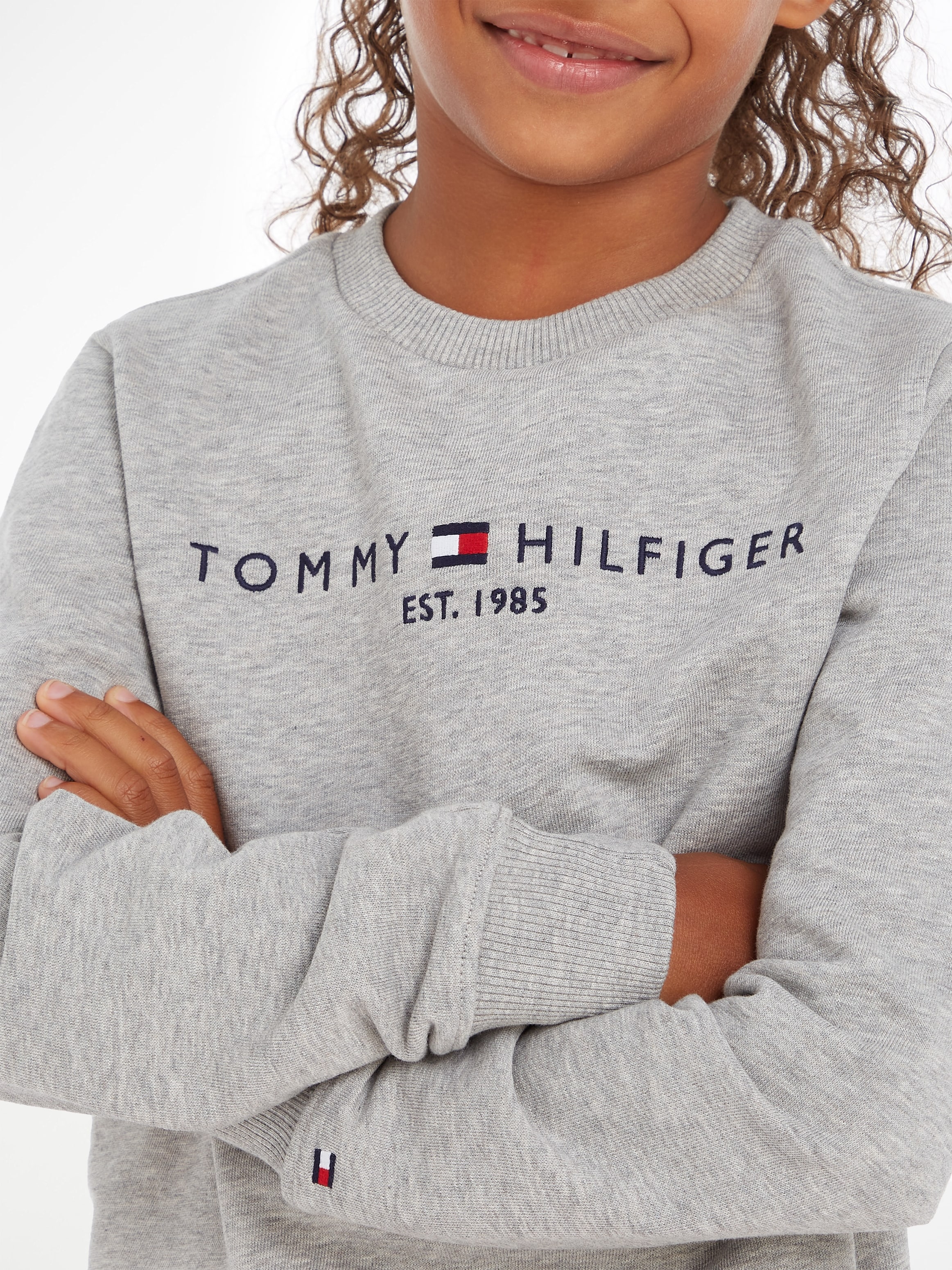Tommy Hilfiger Sweatshirt »ESSENTIAL SWEATSHIRT«, mit Tommy Hilfger Logo-Schriftzug