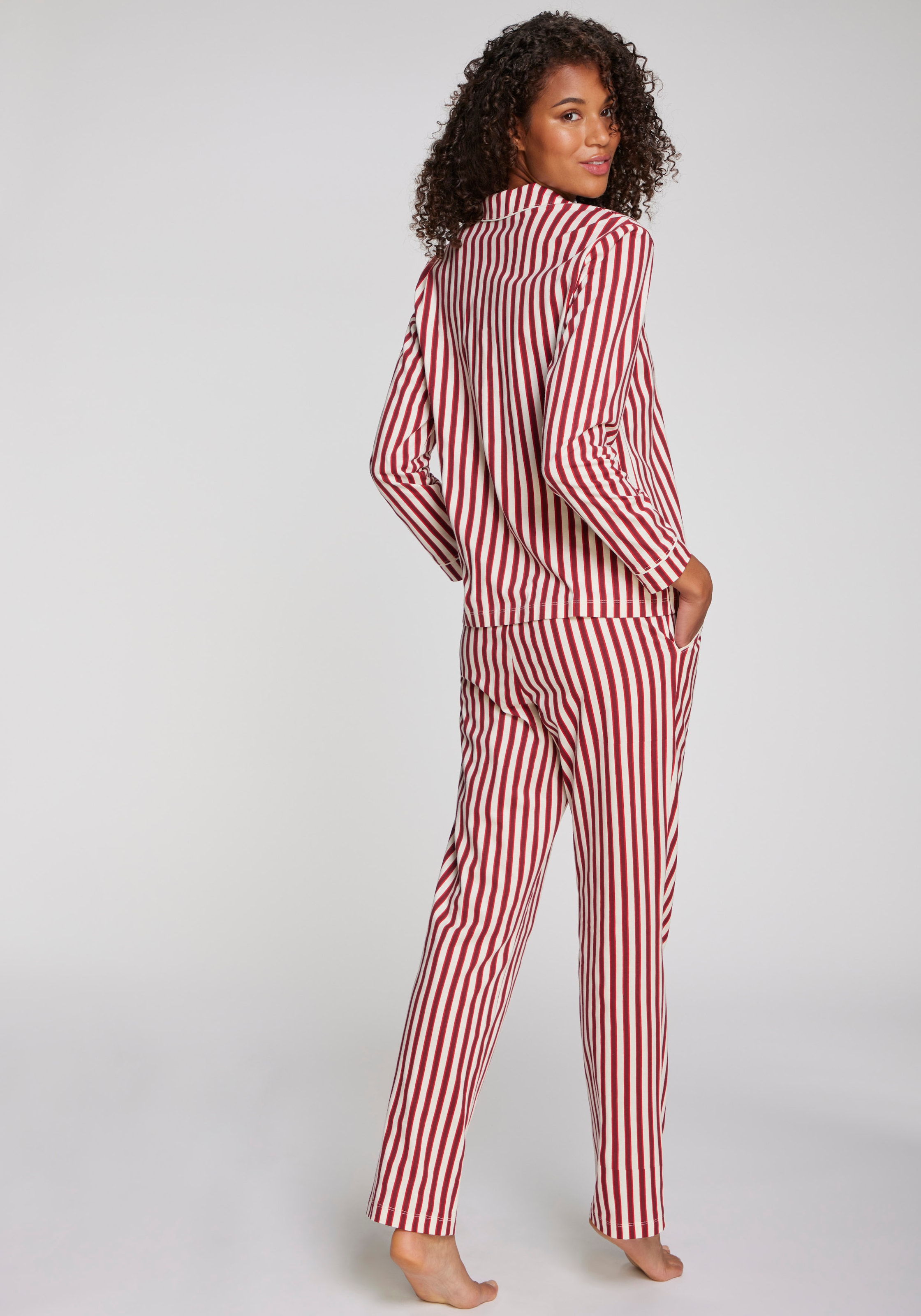 LASCANA Pyjama 2-teilig, 2 tlg. Mit Weihnachtlichem Muster