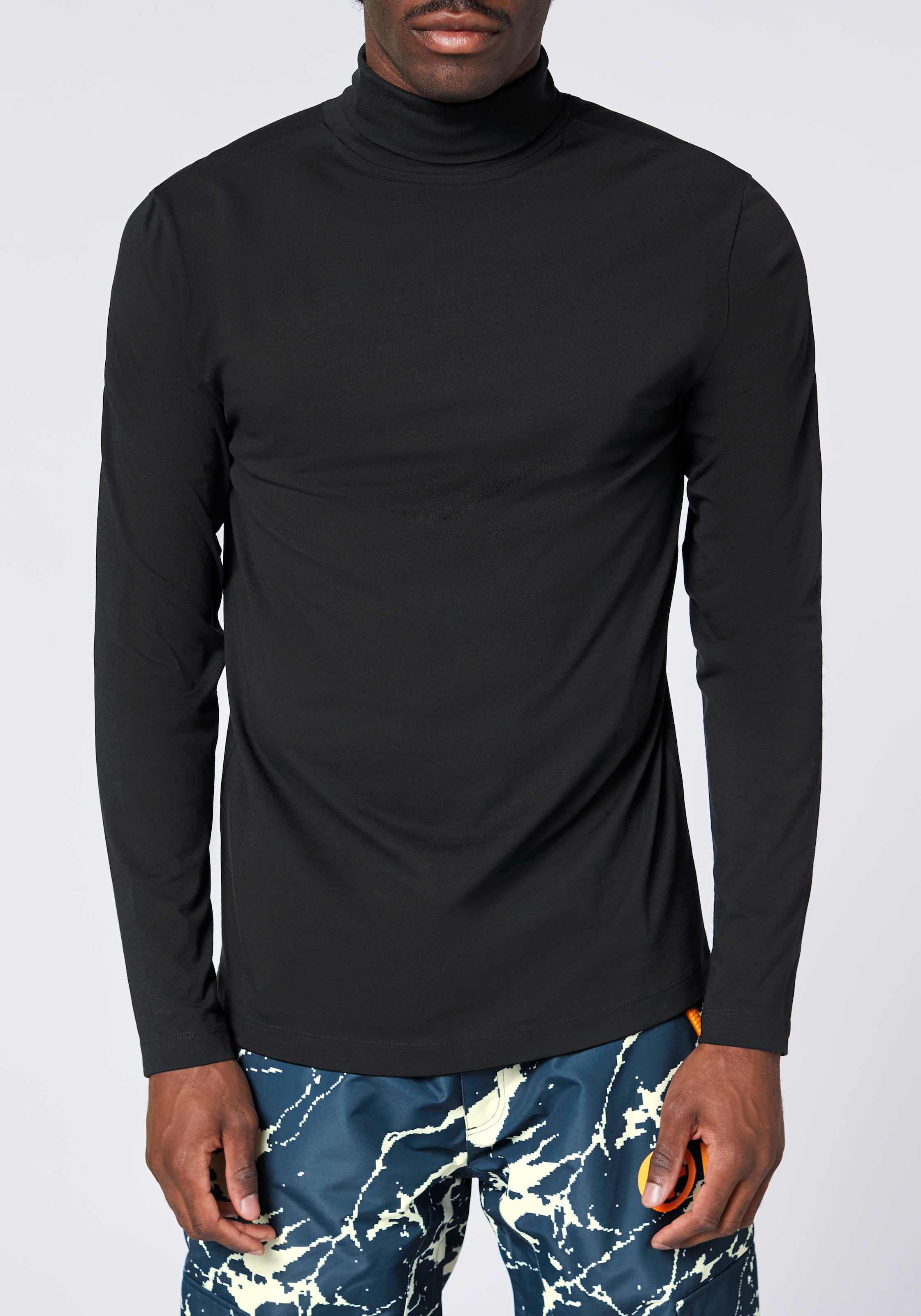 Chiemsee Langarmshirt - mit dezenter Logostickerei am Kragen<br/>
