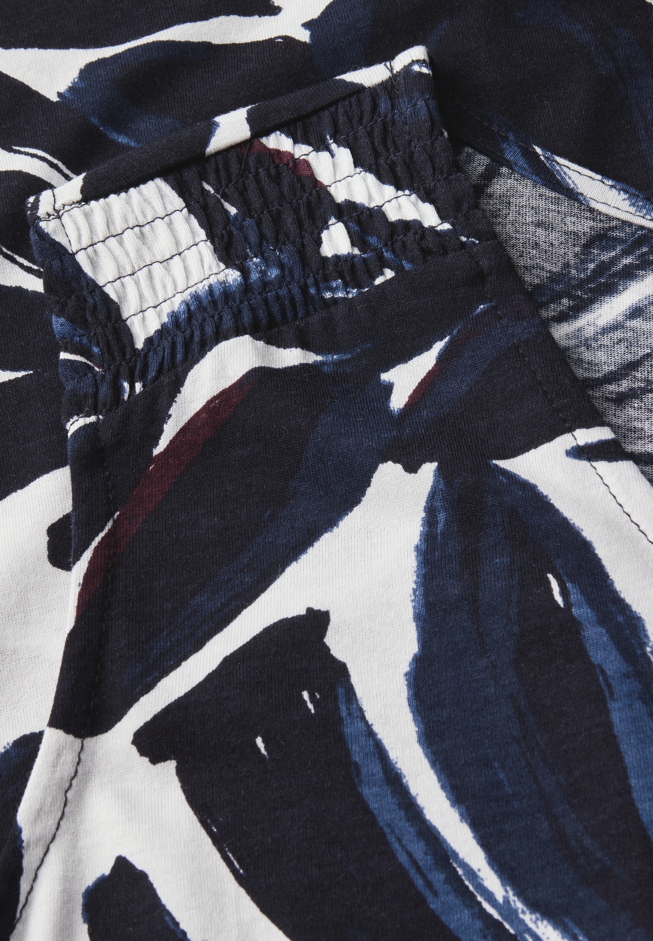 Cecil Shirttop, mit grafischem Muster und V-Ausschnitt