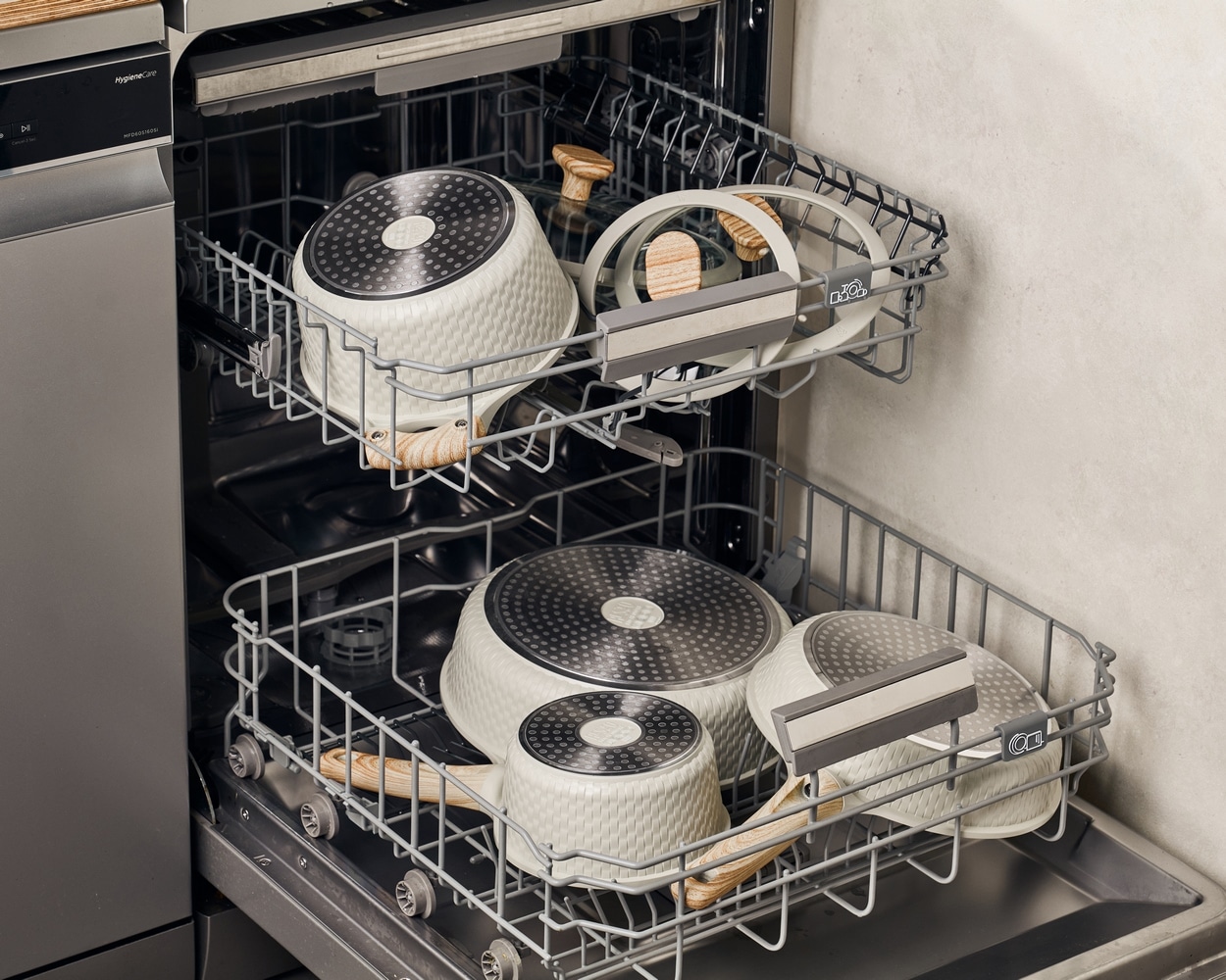 RESTO Kitchenware Bratpfanne »Ran, Universalpfanne mit Antihaftbeschichtung« Aluminiumguss 1 Stk. tlg. Induktion, für alle Herdarten geeignet