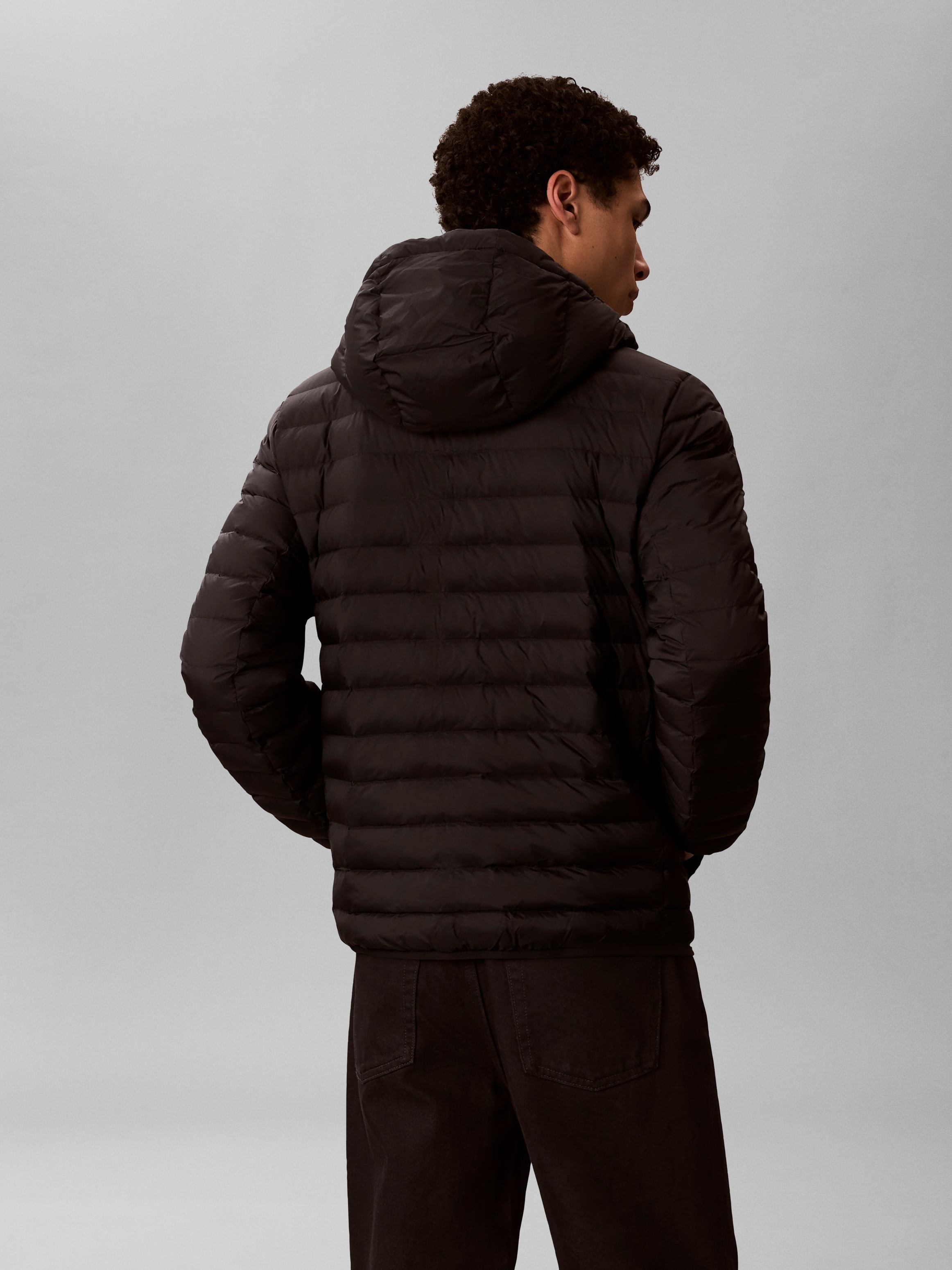 Calvin Klein Funktionsjacke »LS HOODED NYLON CHANNELED PUFFER« mit Kapuze Regular fit, mit Rundhalsausschnitt