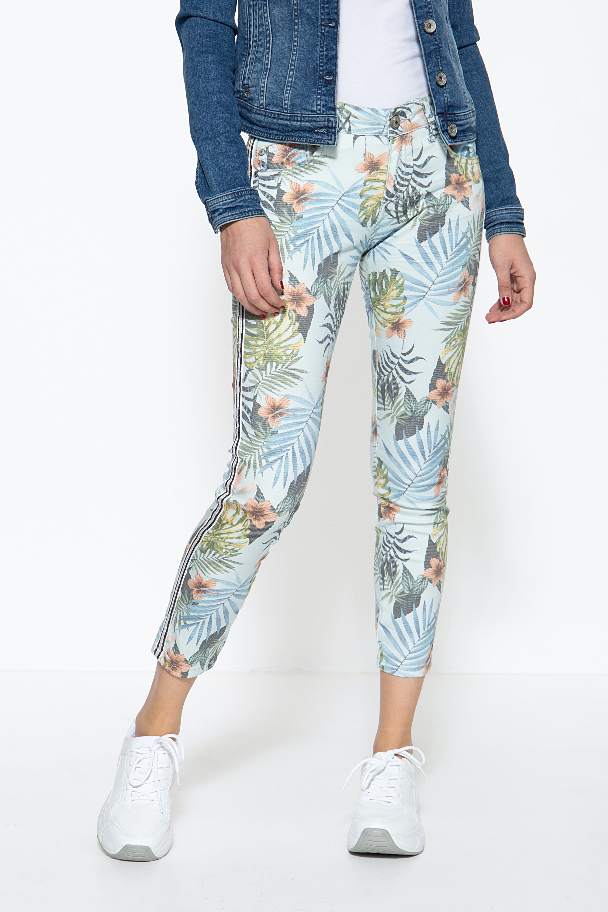 ATT Jeans 5-Pocket-Jeans »Leoni«, mit floralem Muster und seitlichen Glitzerstreifen