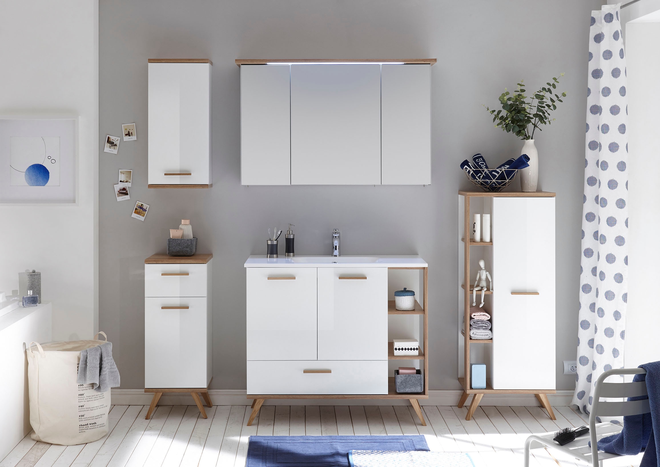 Saphir Spiegelschrank »Quickset 923 Badschrank, 3 Spiegeltüren, 6 Einlegeböden, 115 cm breit« inkl. LED-Beleuchtung, Türdämpfer, Schalter-/Steckdosenkombination