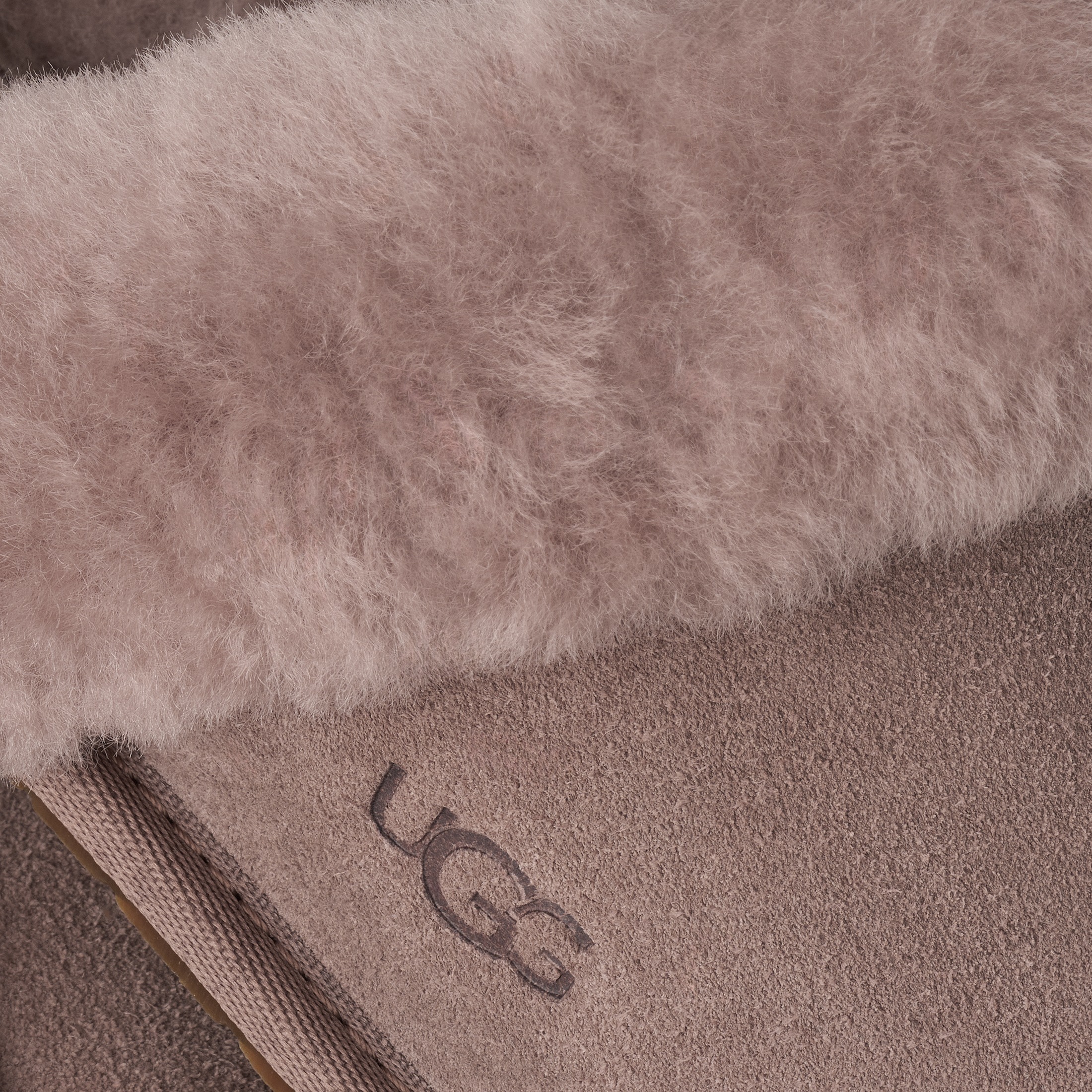 UGG Clog »W SCUFFETTE II«  Hausschuh, Schlupfschuh mit Fellimitat-Kragen