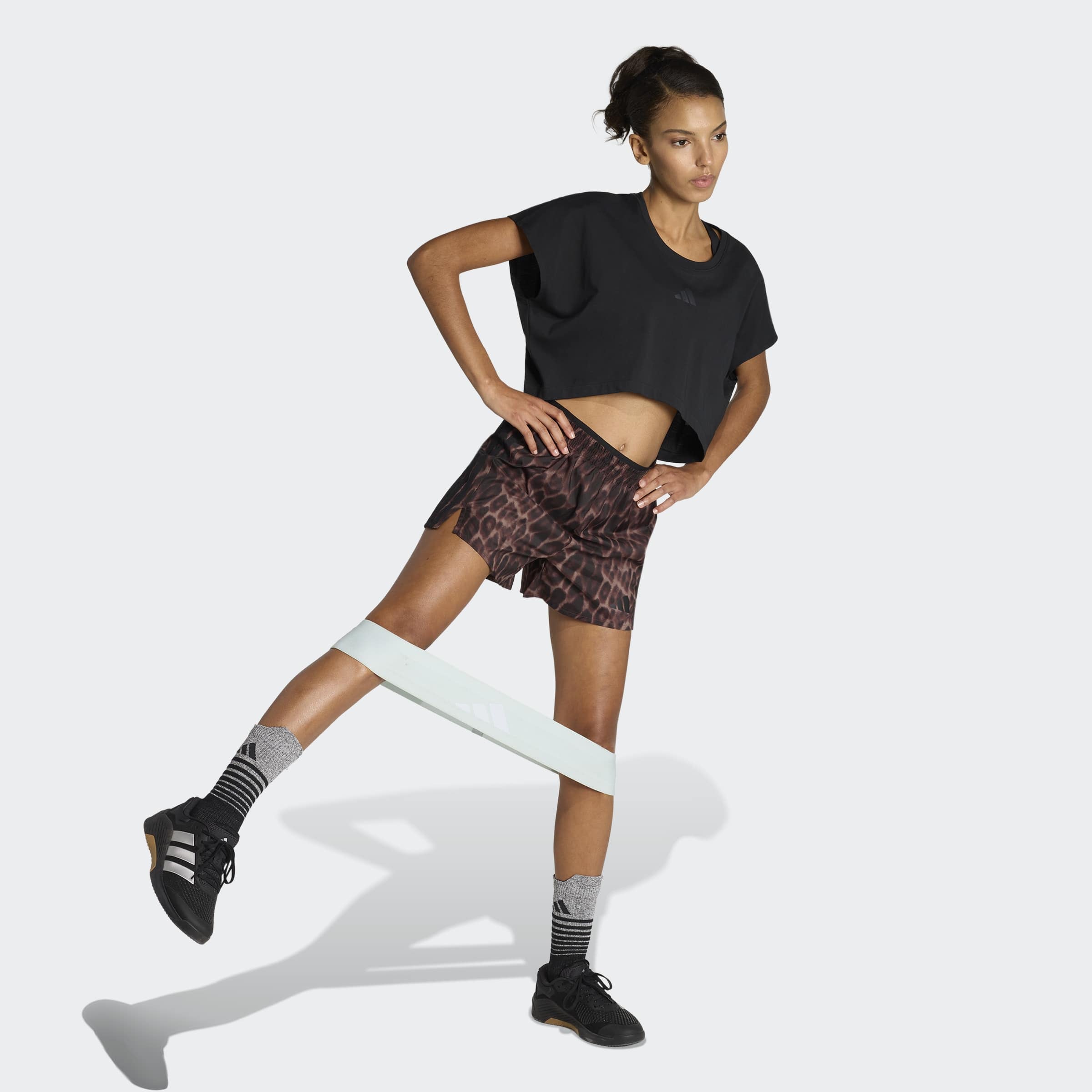 adidas Performance Shorts »WORKOUT ESSENTIALS LEOPARD GEWEBTE«