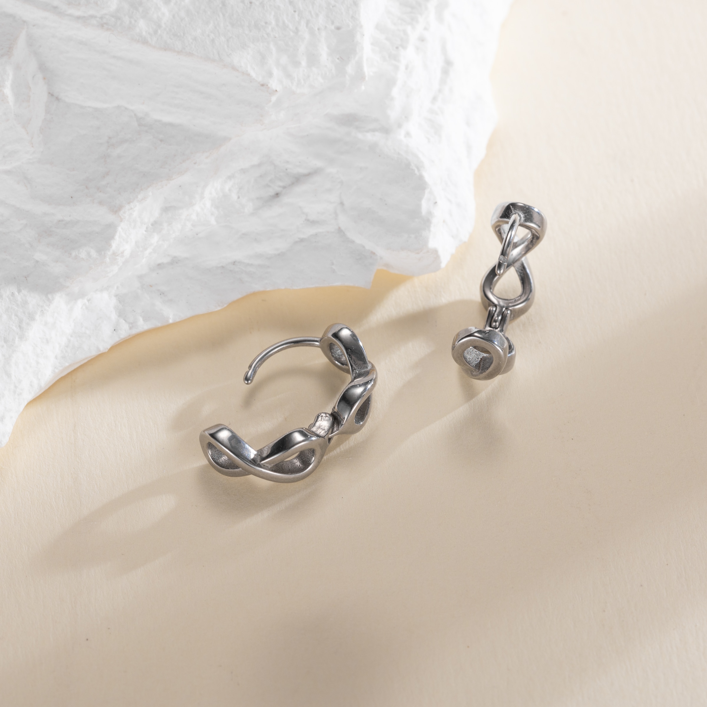 Firetti Paar Creolen »Schmuck Geschenk Edelstahl Ohrschmuck Infinity Unendlichkeitsschleife«