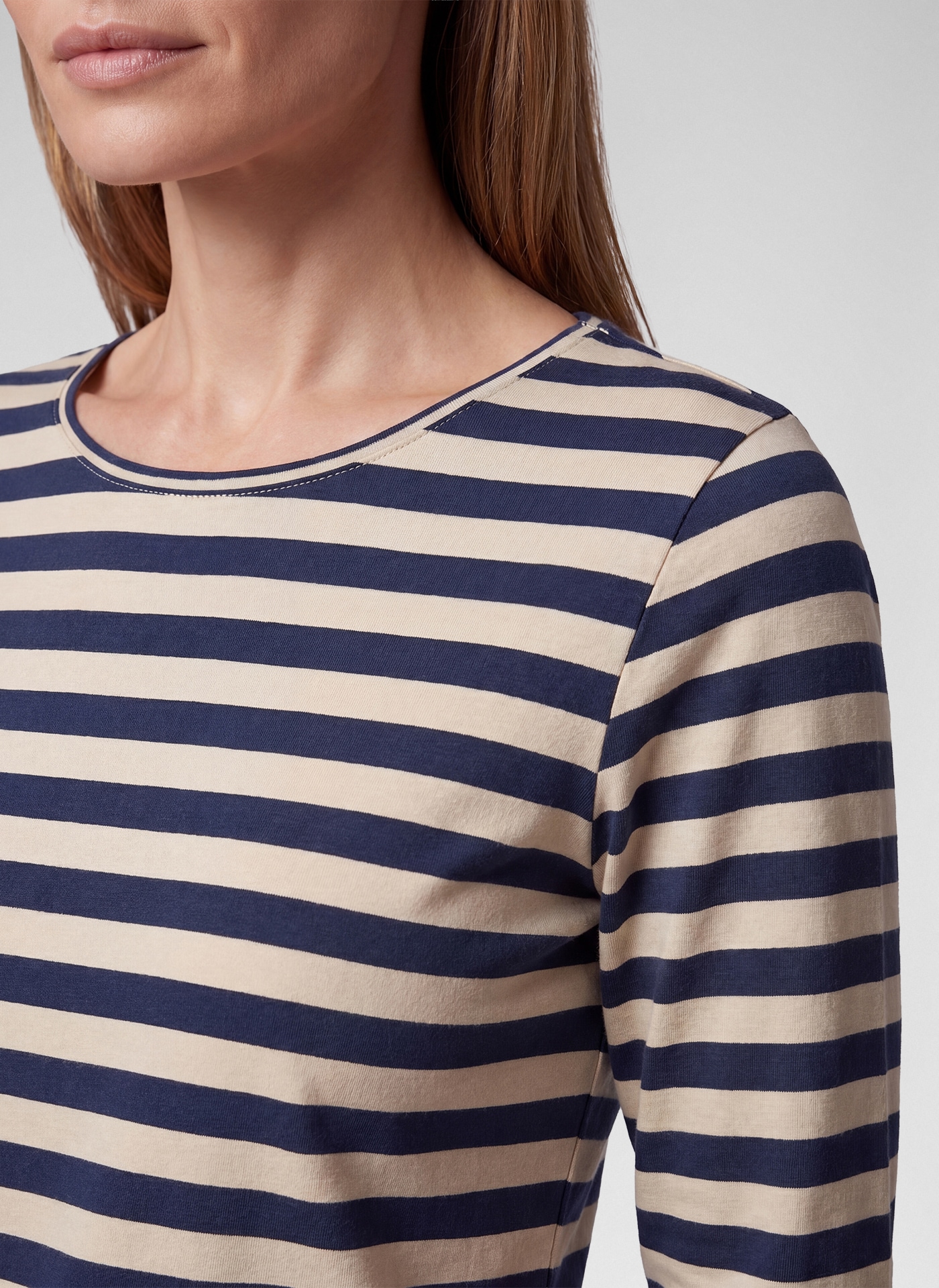 Rabe mit Rundhals und im Streifen-Look
