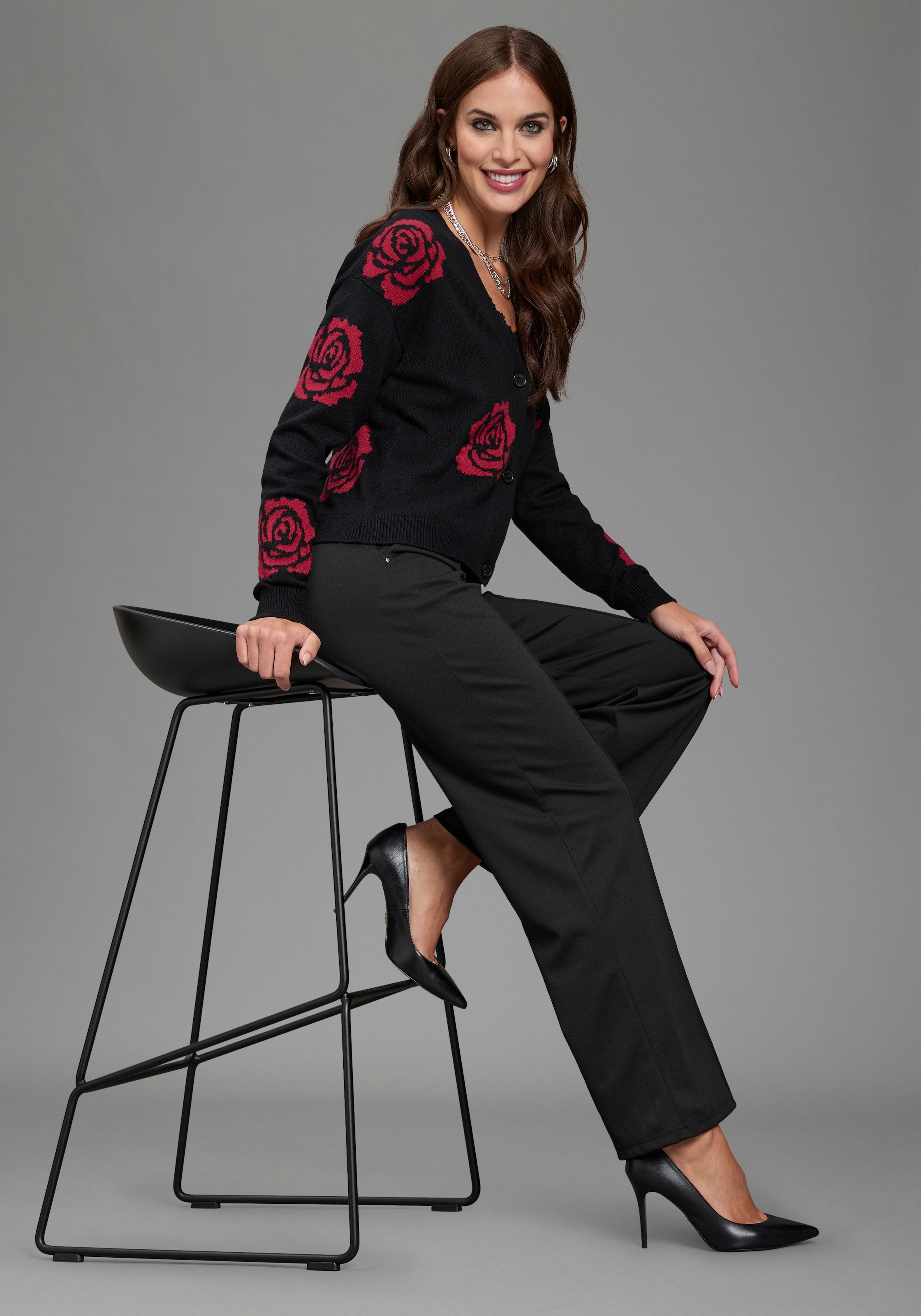 Bruno Banani Cardigan »aus Jacquard-Strick« mit Muster, kurze Form, mit V-Ausschnitt, lässig geschnittene Passform