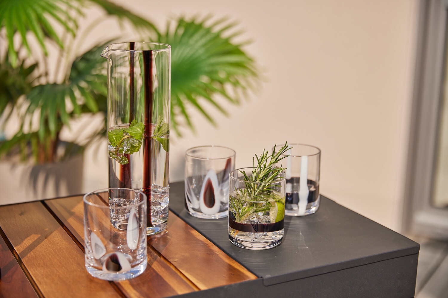 LEONARDO Gläser-Set »Trinkglas BANDA NERA, 300 ml, 2er-Set« mit weißen und schwarzen Dekor