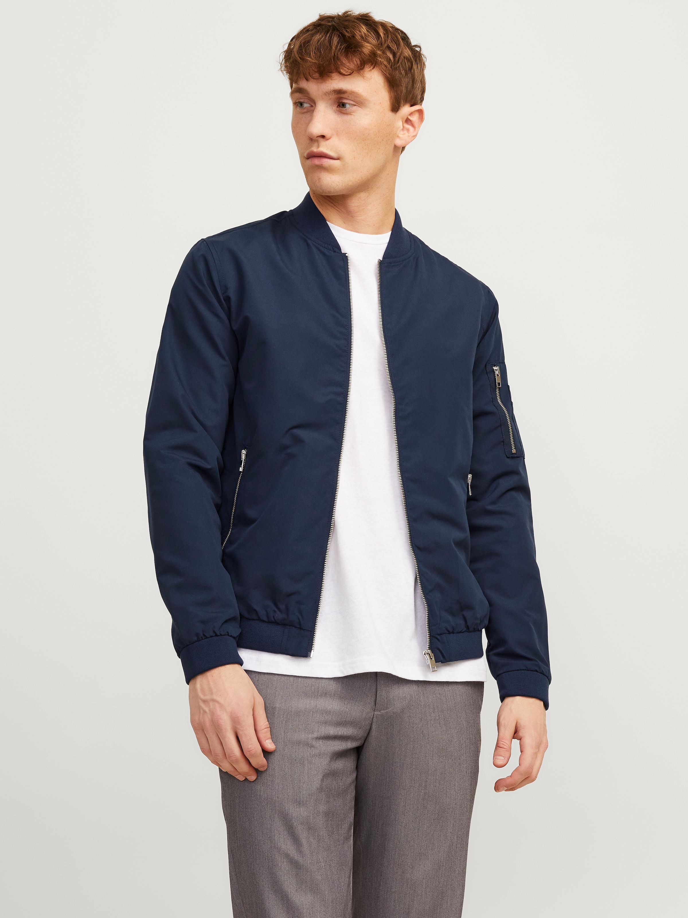 Jack & Jones Blouson »JJERUSH mit Stehkragen und Reißverschlusstaschen« ohne Kapuze unifarben, modisch, regular fit, Polyester