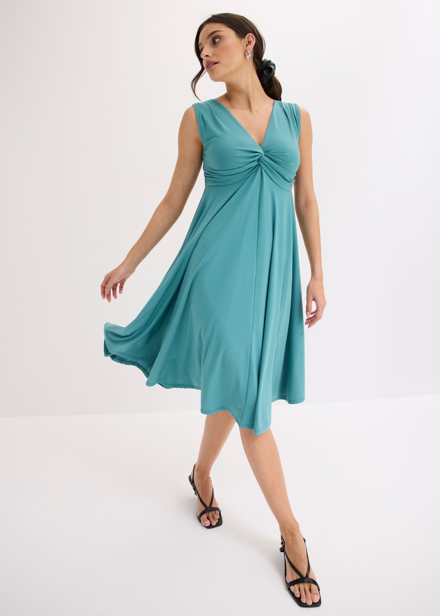 bonprix Shirtkleid ohne Ärmel, mit Smock-Einsatz hinten, aus Polyester und Elasthan