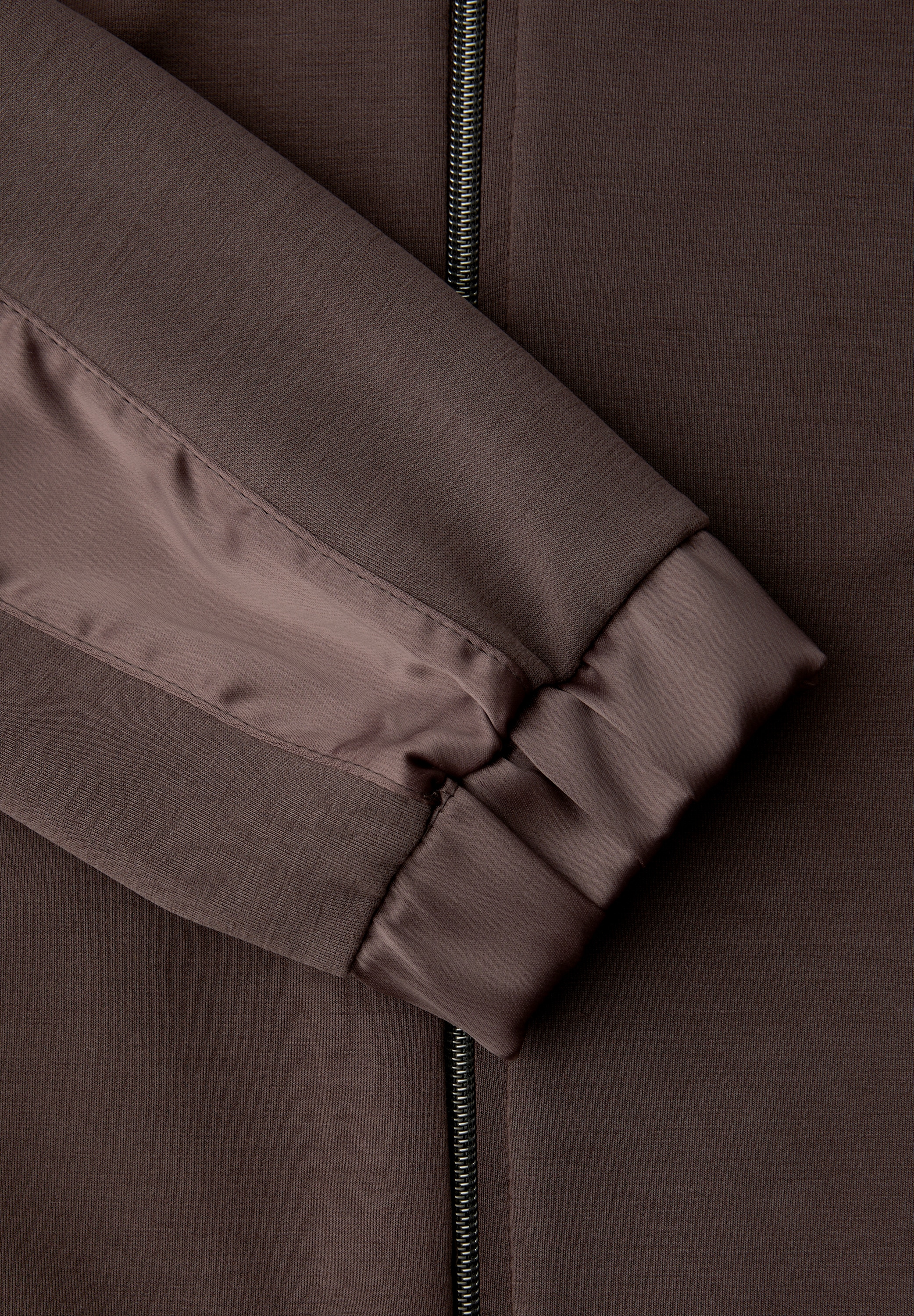 STREET ONE Kapuzensweatjacke im Silk-Look, mit seidigem Glanz