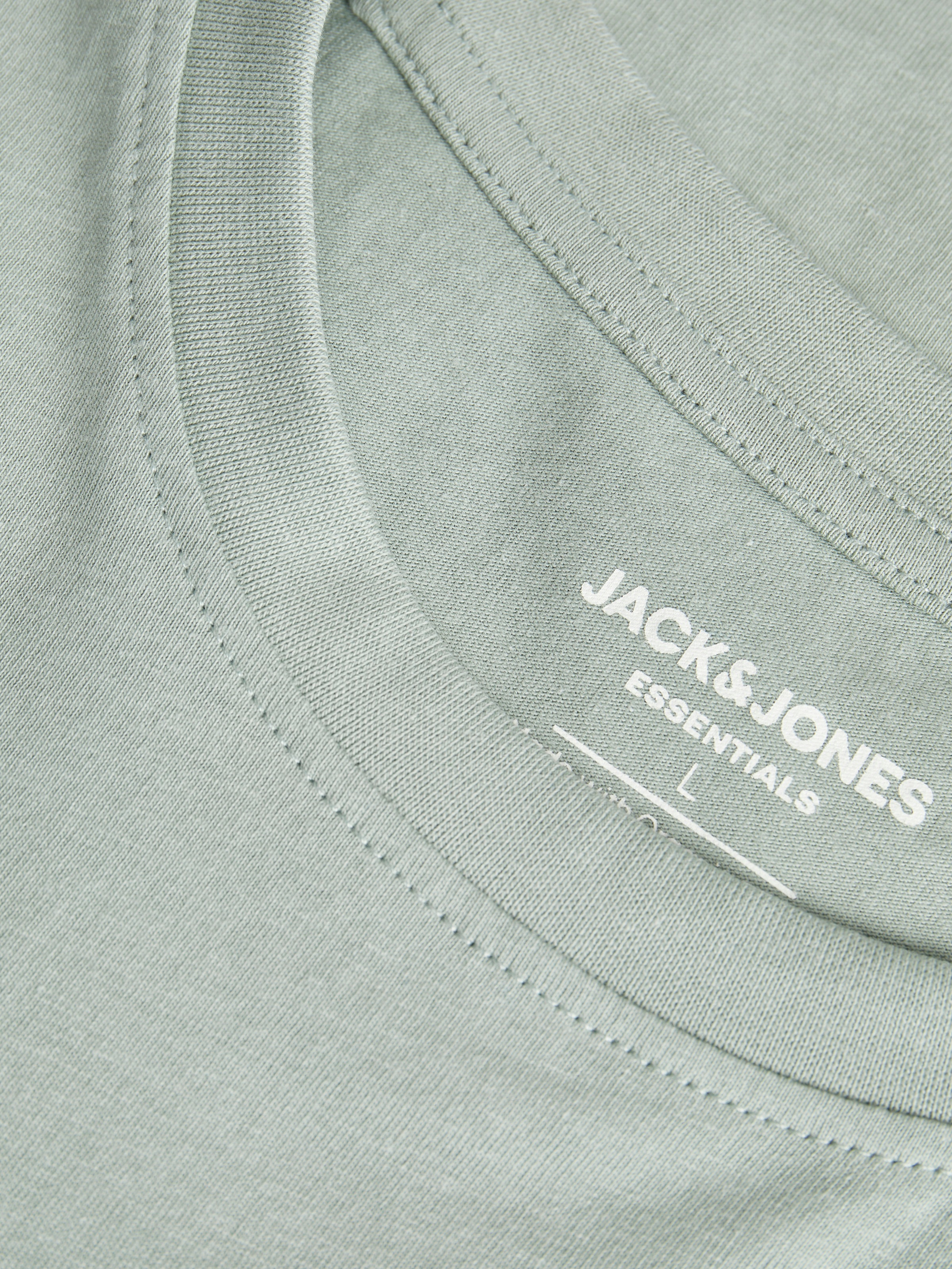 Jack & Jones Rundhalsshirt »JJENOA TEE SS CREW NECK NOOS«, mit abgerundetem Saum