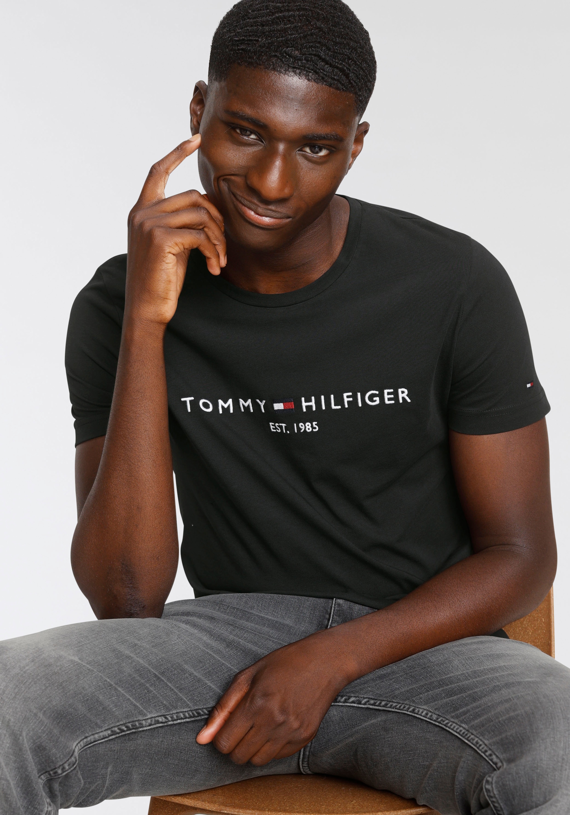 Tommy Hilfiger T-Shirt »TOMMY FLAG HILFIGER TEE« online bestellen bei OTTO