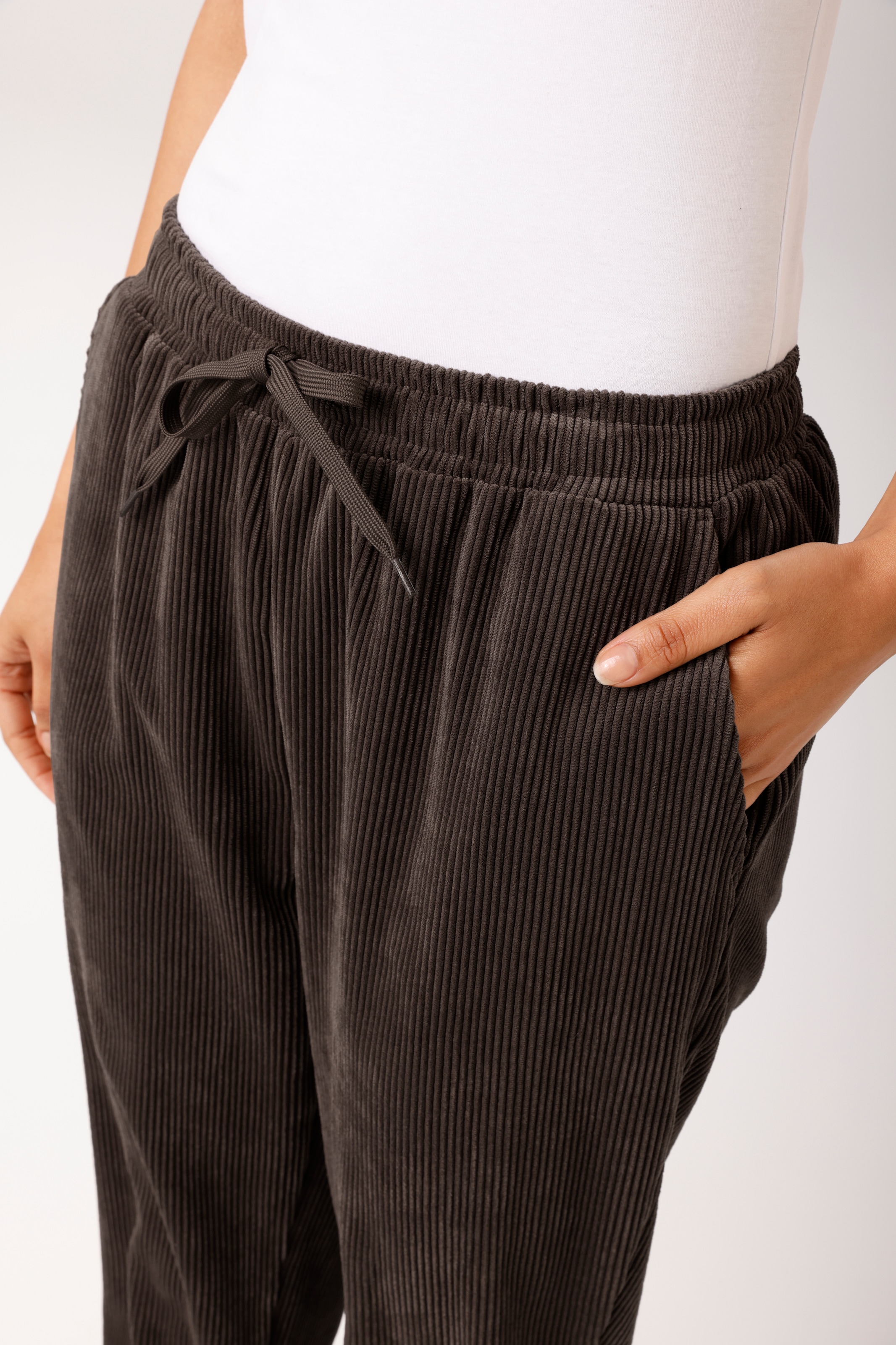 Aniston CASUAL Schlupfhose  aus trendigem, elastischen Cord