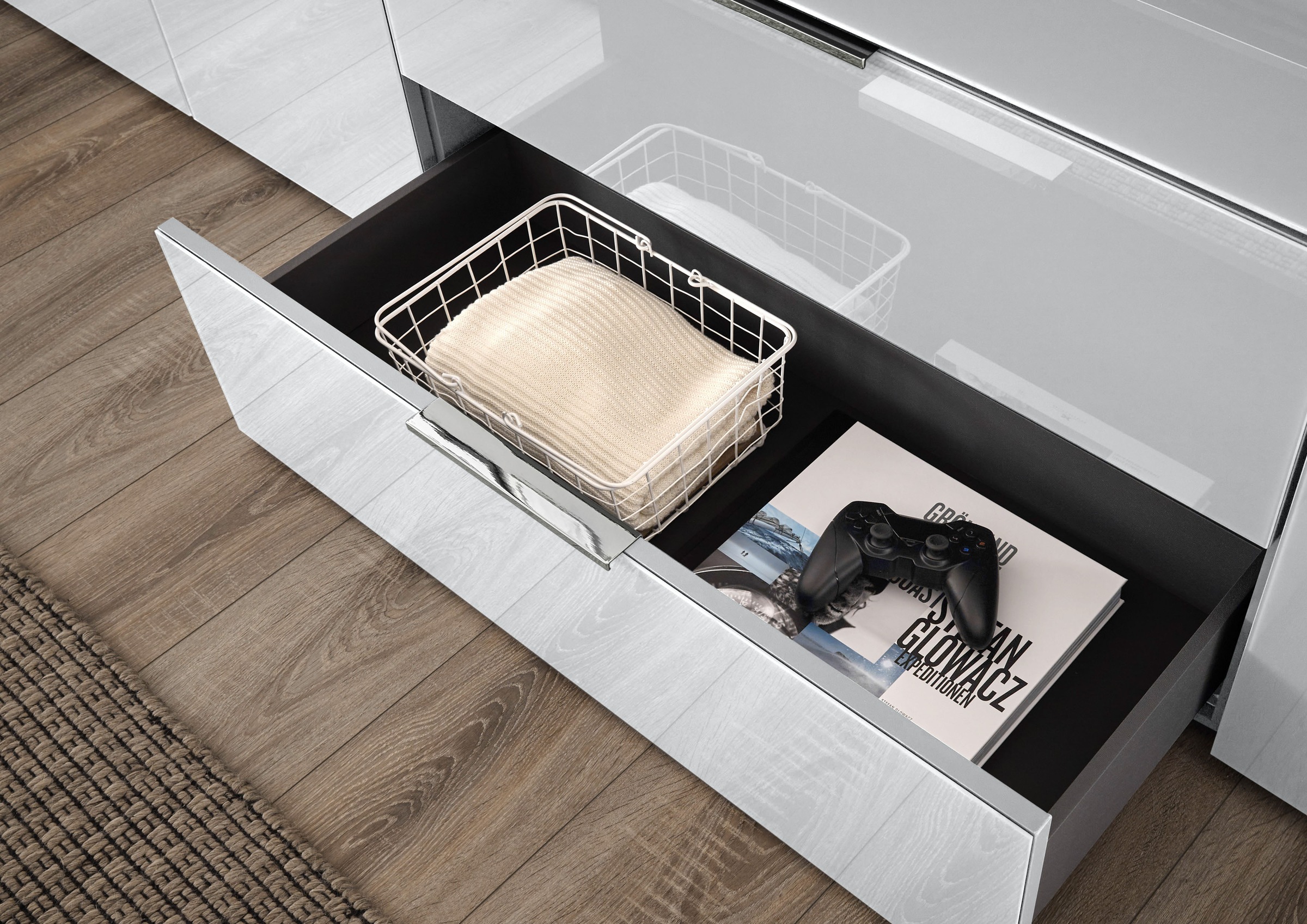 HBZ Kommode »Santorin Mehrzweckschrank mit Schubkästen, BxHxT 45x99x40 cm« 1 Stk. tlg. Mit 4 Schubkästen mit Softclose, Glasfront und Glasoberboden