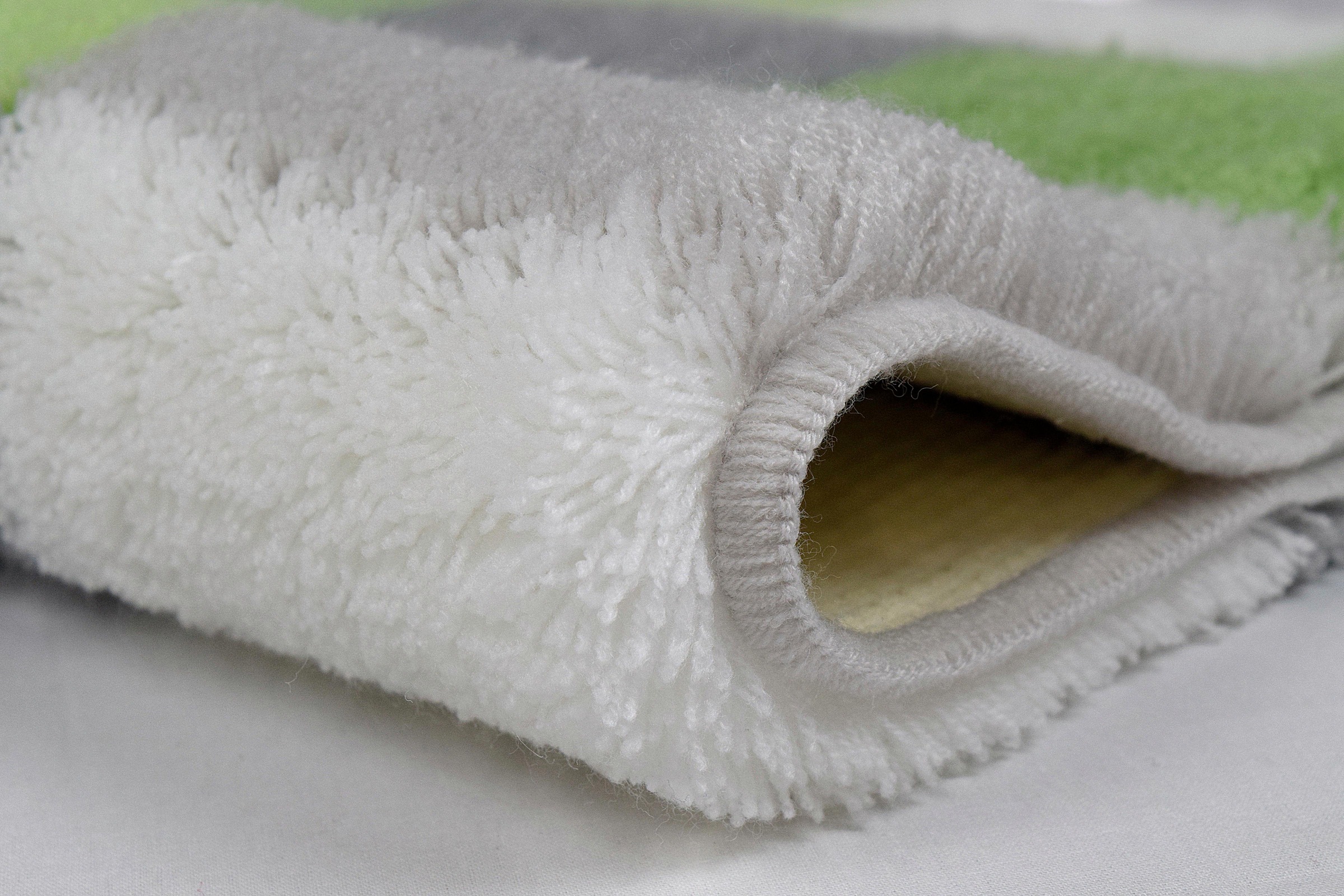 Kleine Wolke Badematte »Caro«, rutschhemmend beschichtet, fußbodenheizungsgeeignet, Badteppich, modernes Karo-Muster, Pastell-Farben, waschbar
