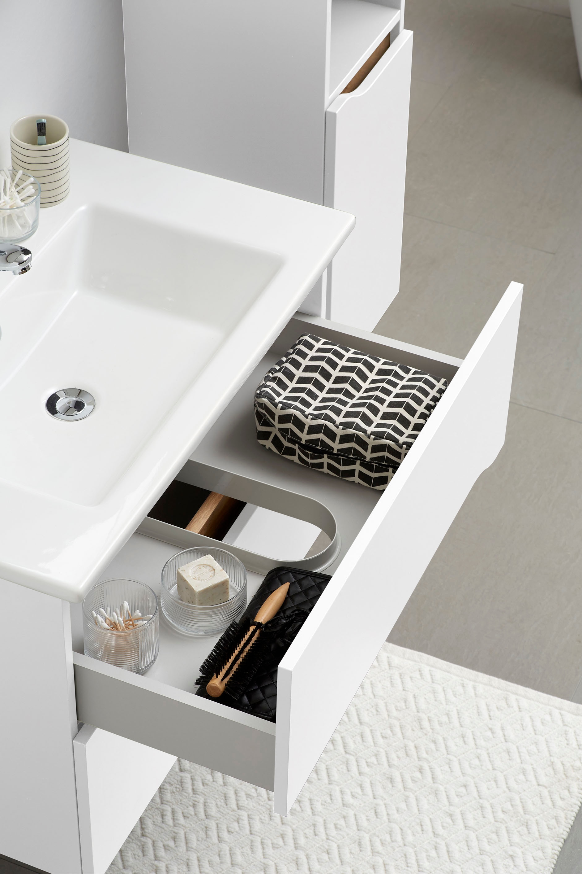 Saphir Badmöbel-Set »Quickset Keramikwaschtisch mit Unterschrank, 75 cm breit«, (2 St.), Waschplatz, Unterschrank mit Waschbecken, 2 Schubladen, grifflos