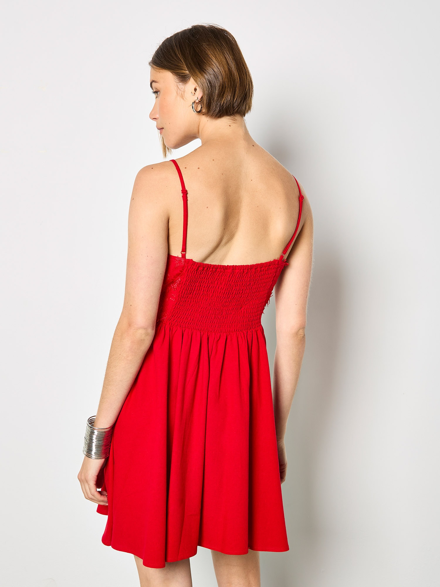 Apricot Minikleid »Mini-Kleid mit Cami-Träger und Wimpernstickerei« Elastischer Bund