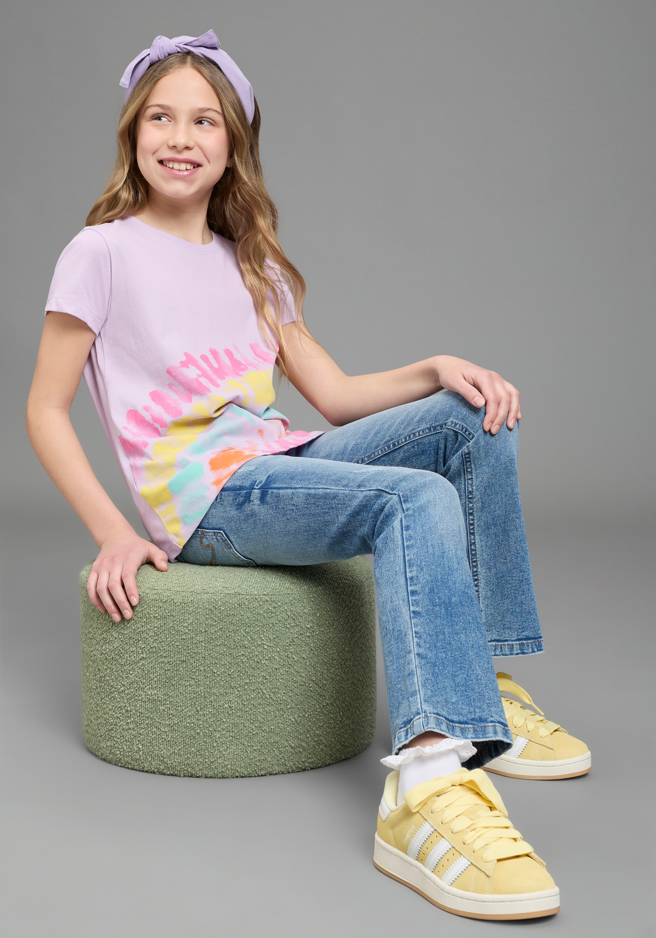 KIDSWORLD T-Shirt »Shirt mit Regenbogen-Print« Kurzarm,  hüftlang geschnitten,  bedruckt,  Rundhals-Ausschnitt