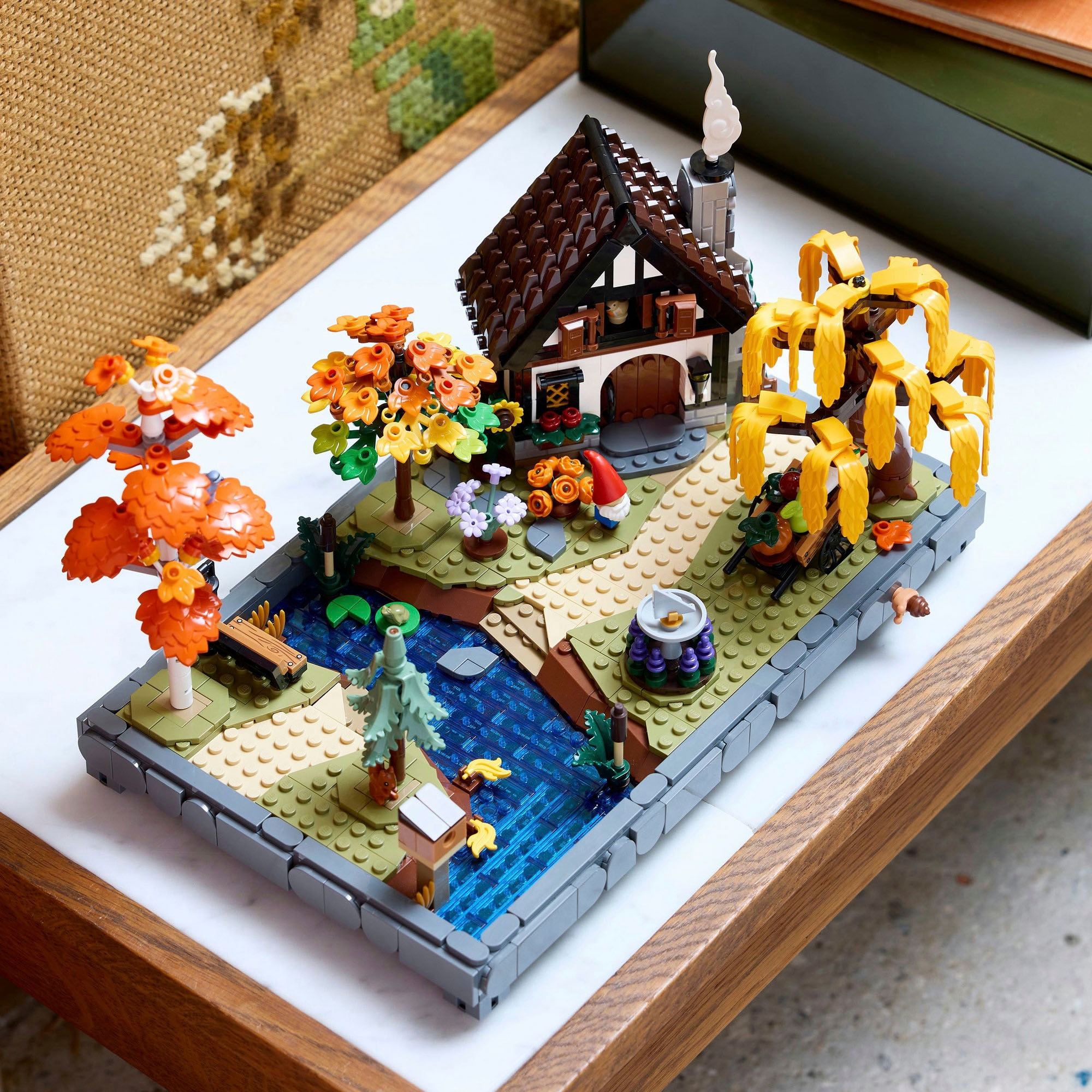 LEGO® Konstruktionsspielsteine »Herbstlicher Landhausgarten (11372), LEGO Icons« Made in Europe