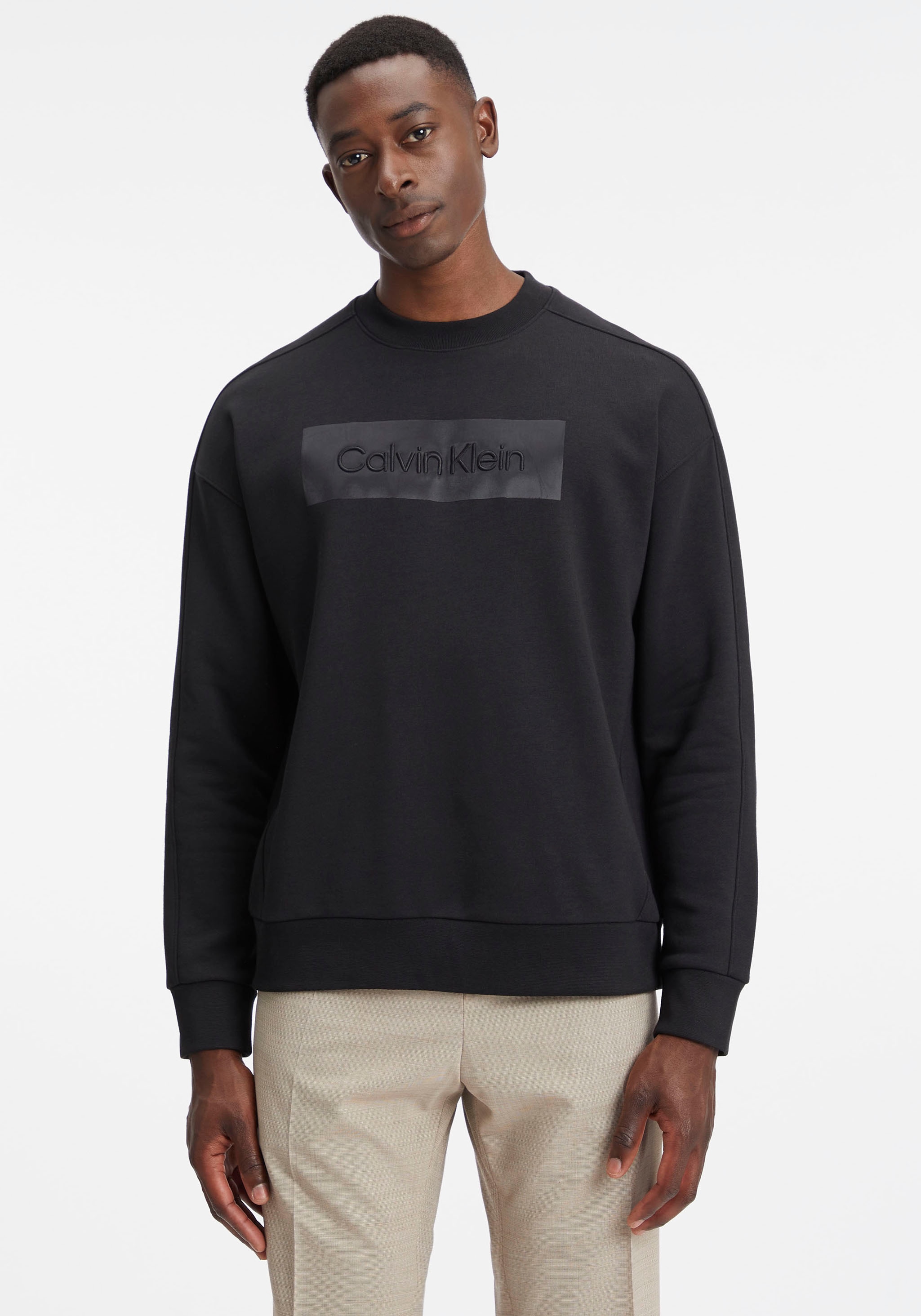 SWEATSHIRT«, im OTTO Shop hochschließendem Klein »EMBROIDERED Sweater Calvin Online COMFORT mit Rundhalsausschnitt
