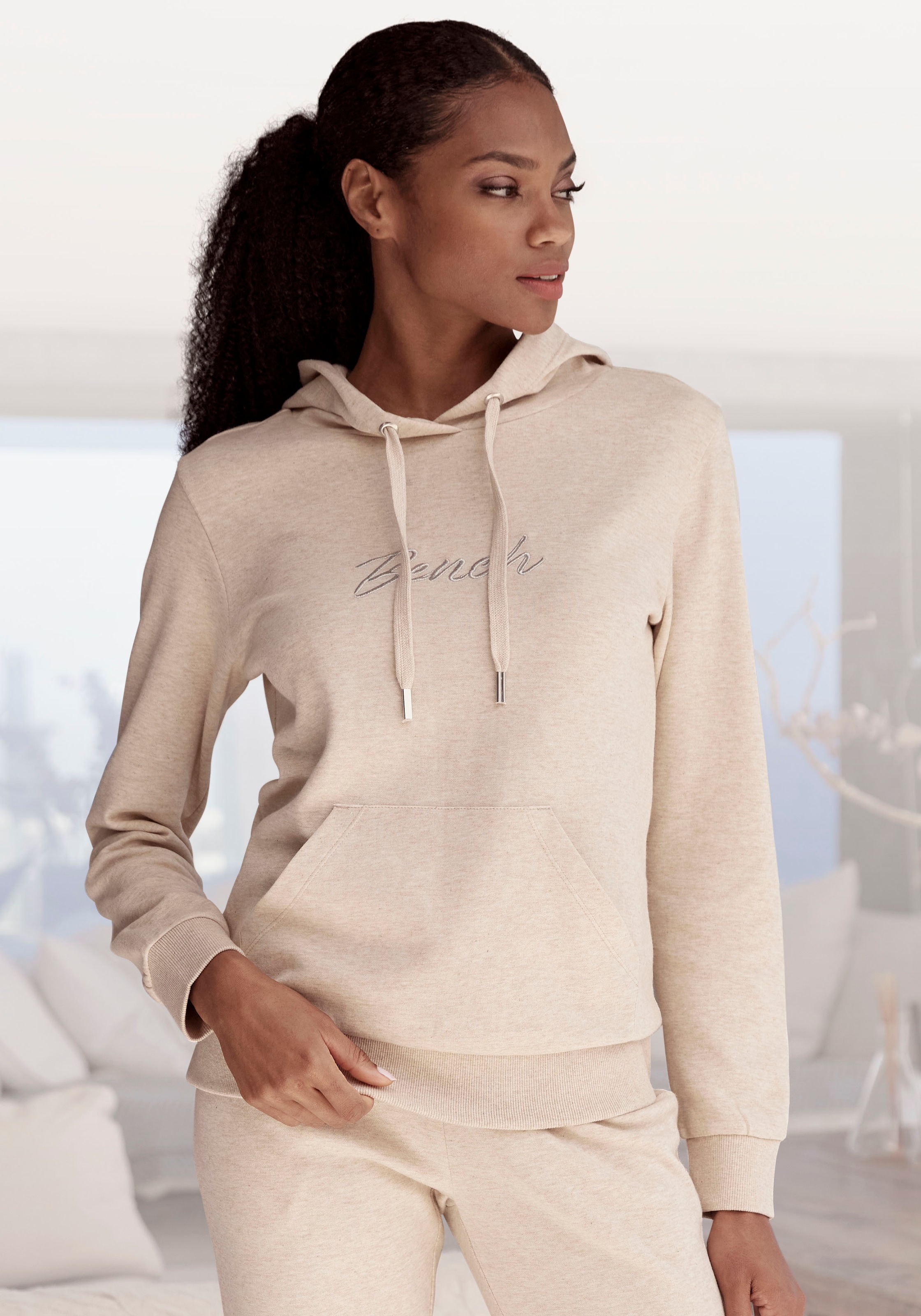 Bench. Loungewear Kapuzensweatshirt »-Lounge Hoodie-«, mit glänzender  Logostickerei, Loungewear, Loungeanzug bestellen im OTTO Online Shop