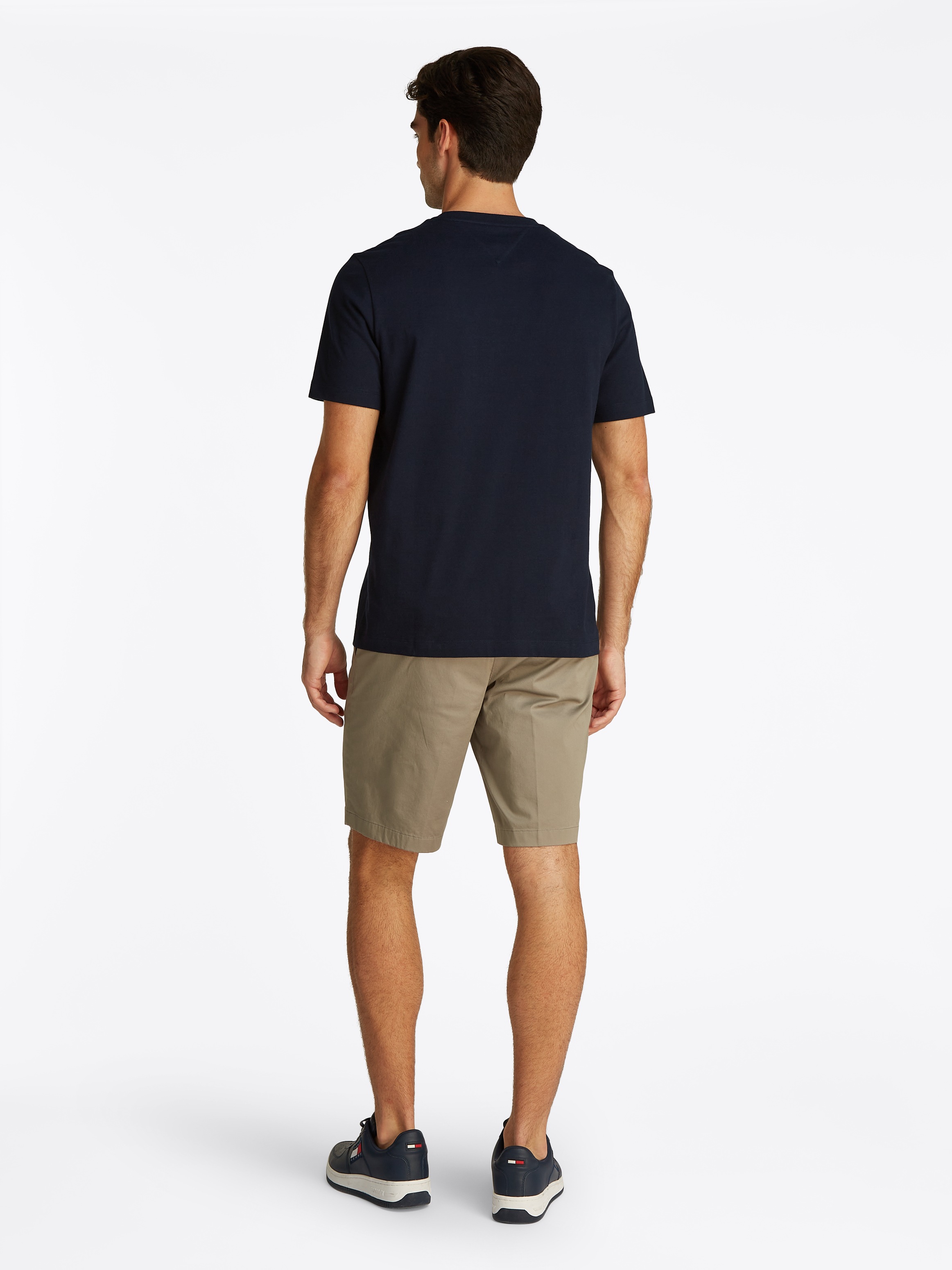 Tommy Hilfiger T-Shirt »ESSENTIAL REG FIT SOLID TEE«, mit Rundhalsausschnitt